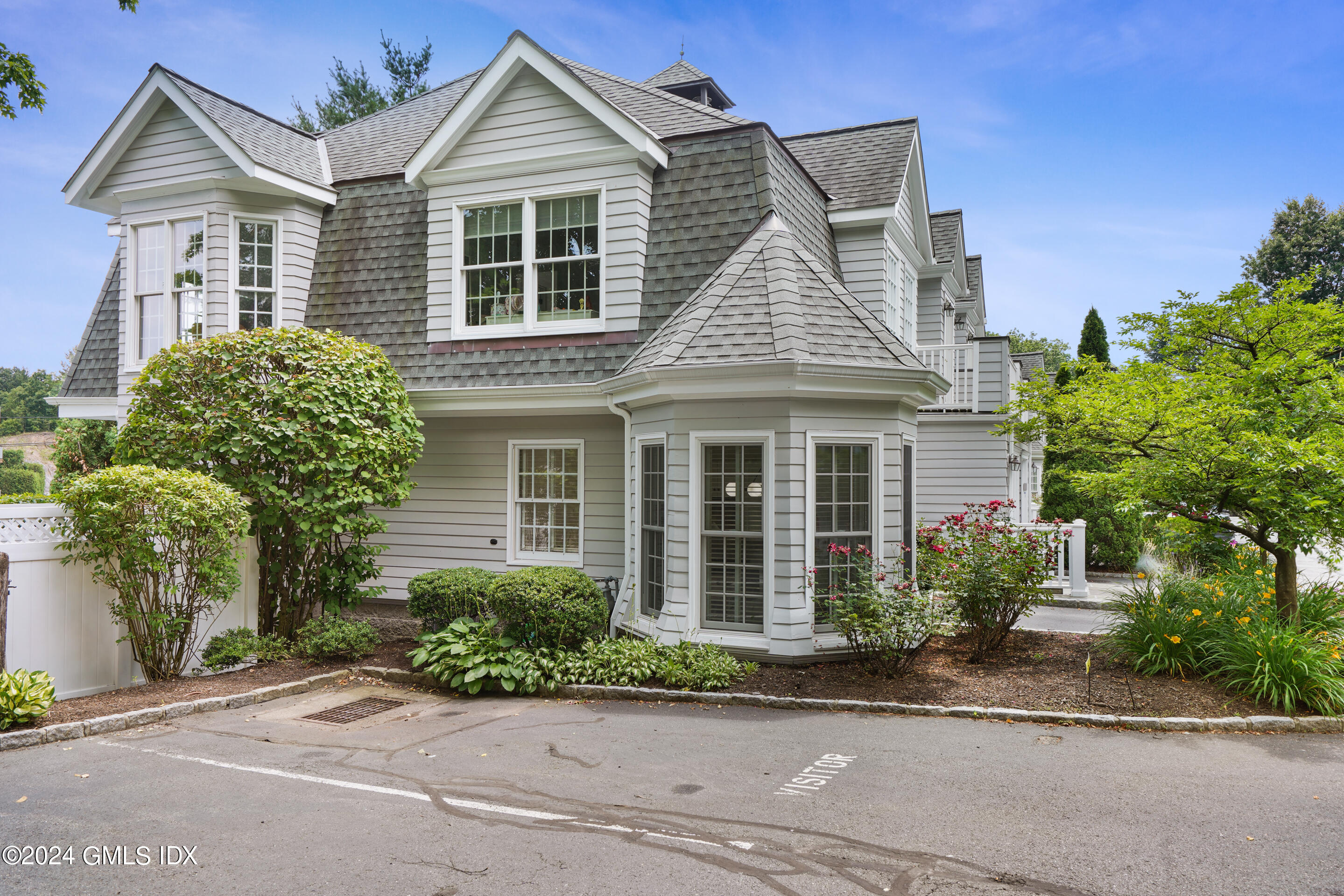 48 Spring Street, 11