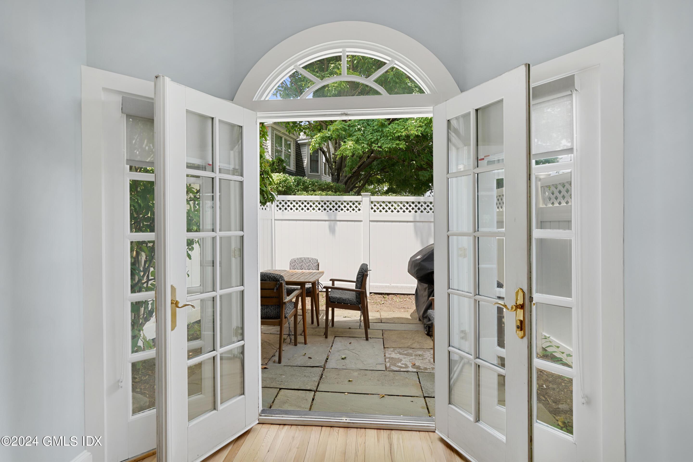 48 Spring Street, 11