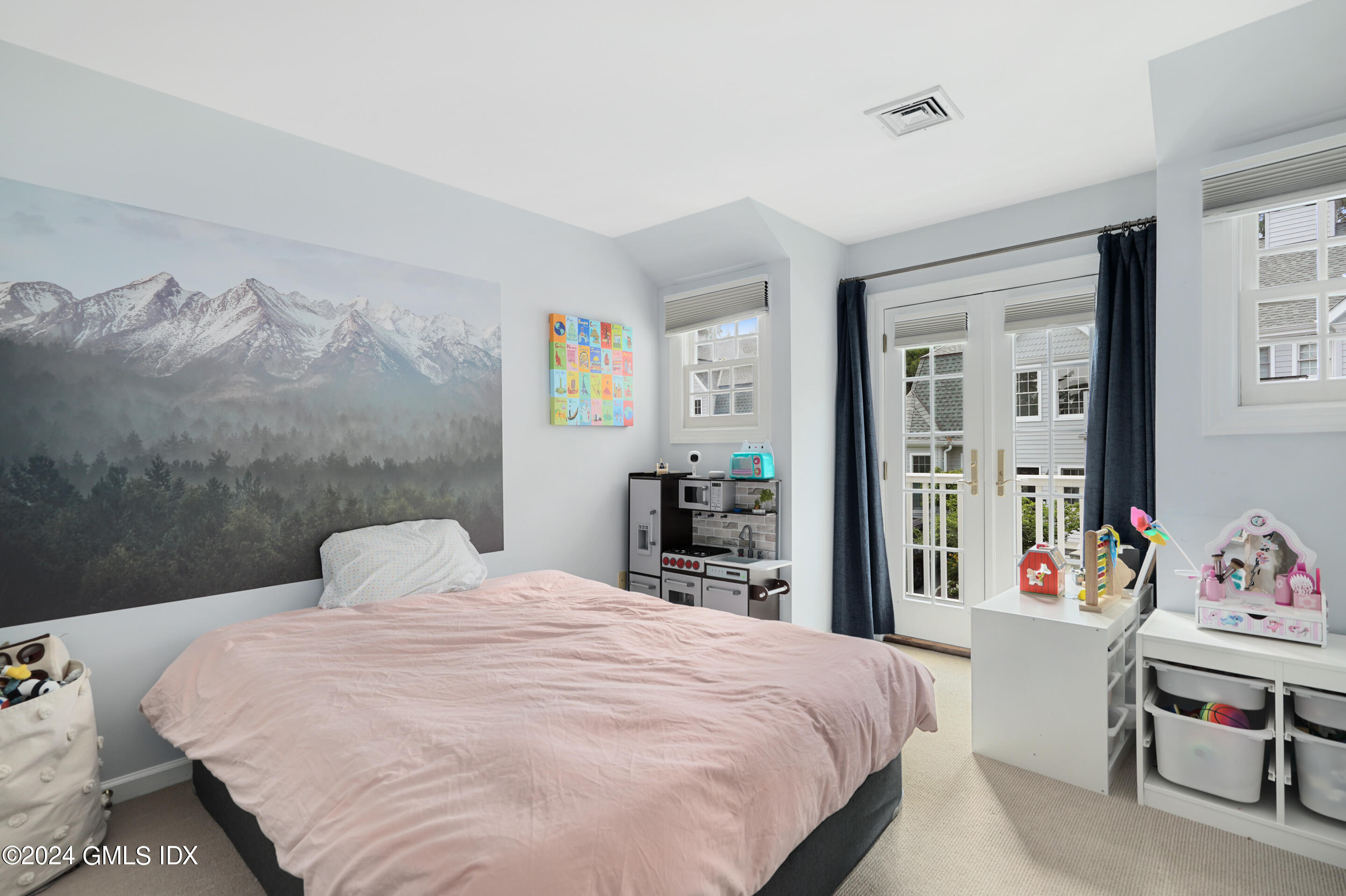 48 Spring Street, 11