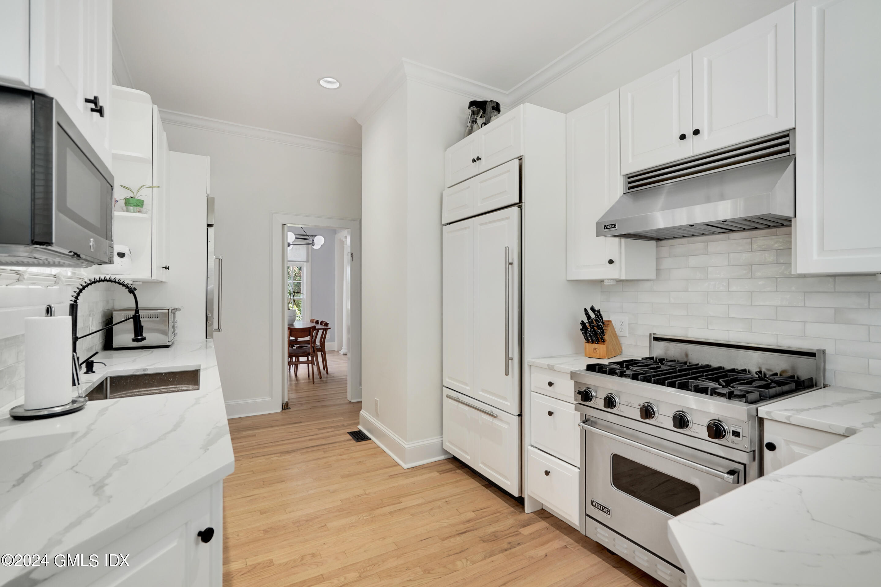 48 Spring Street, 11