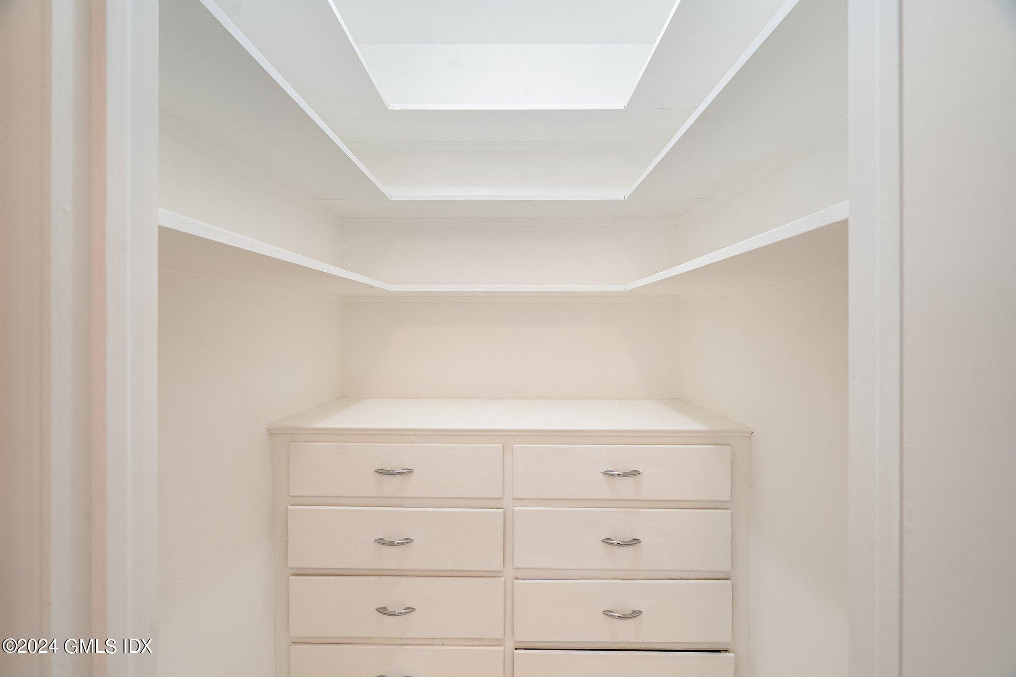 14 BYRAM SHORE Road, 1