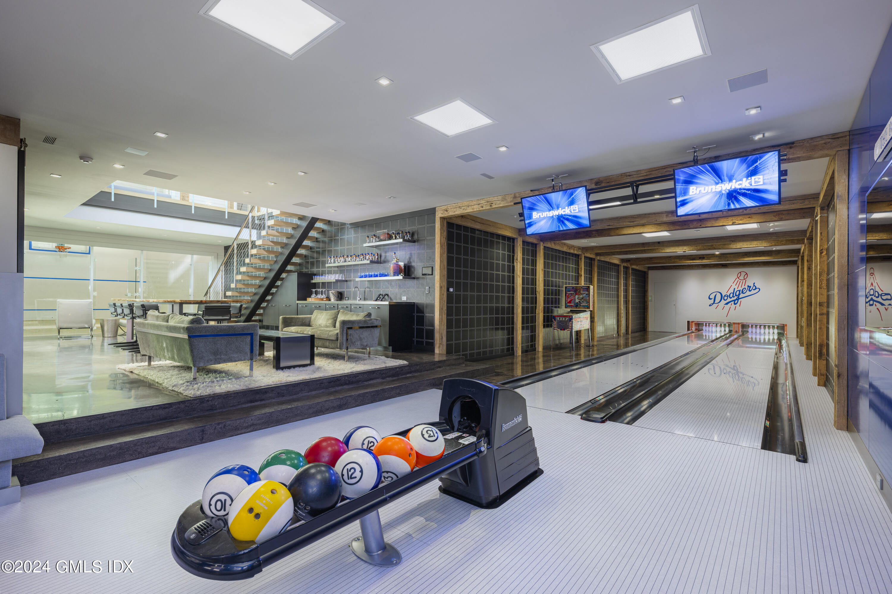 865 HOLLOW TREE RIDGE Road