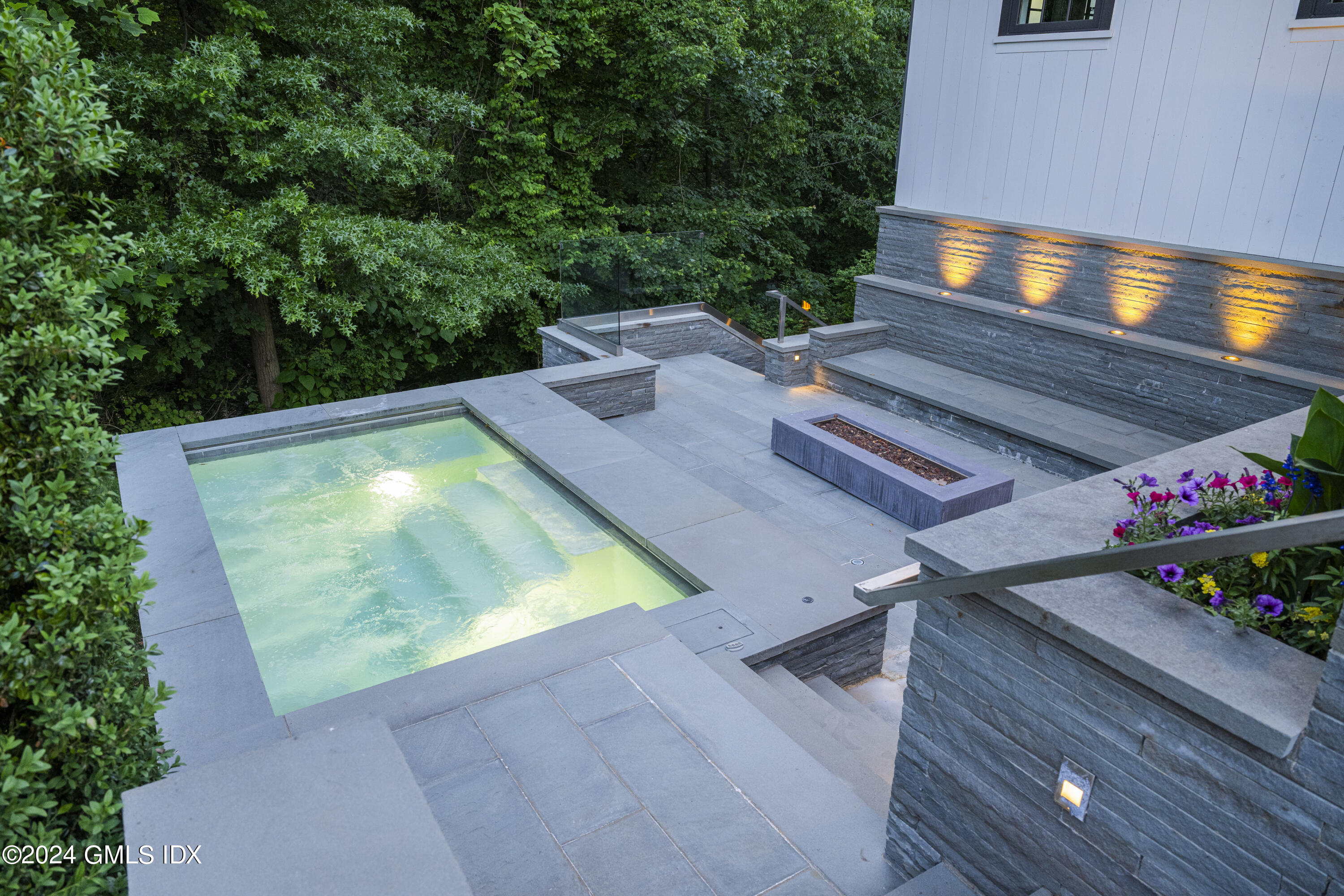 865 HOLLOW TREE RIDGE Road