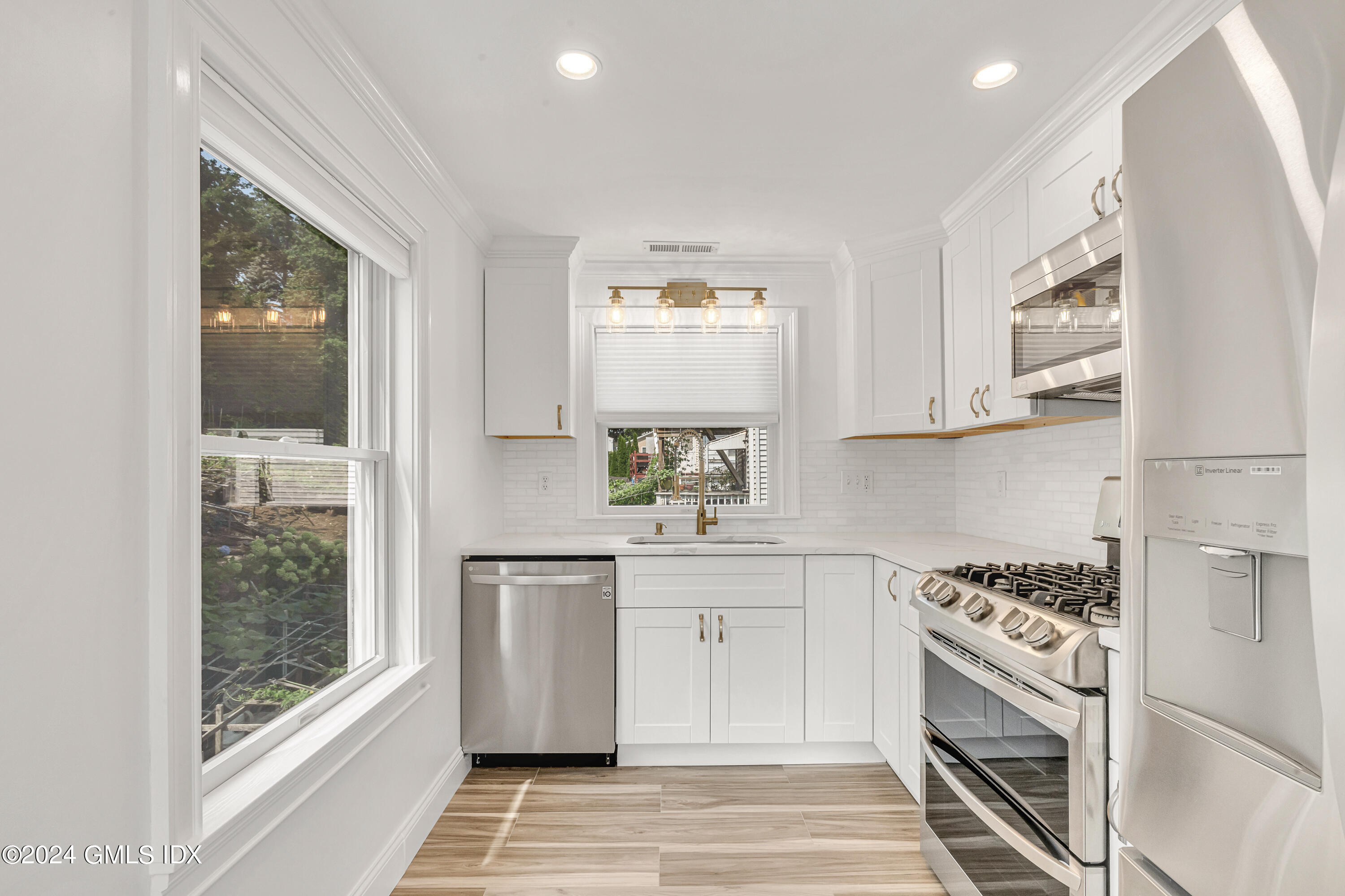 72 Oak Ridge Street, 2