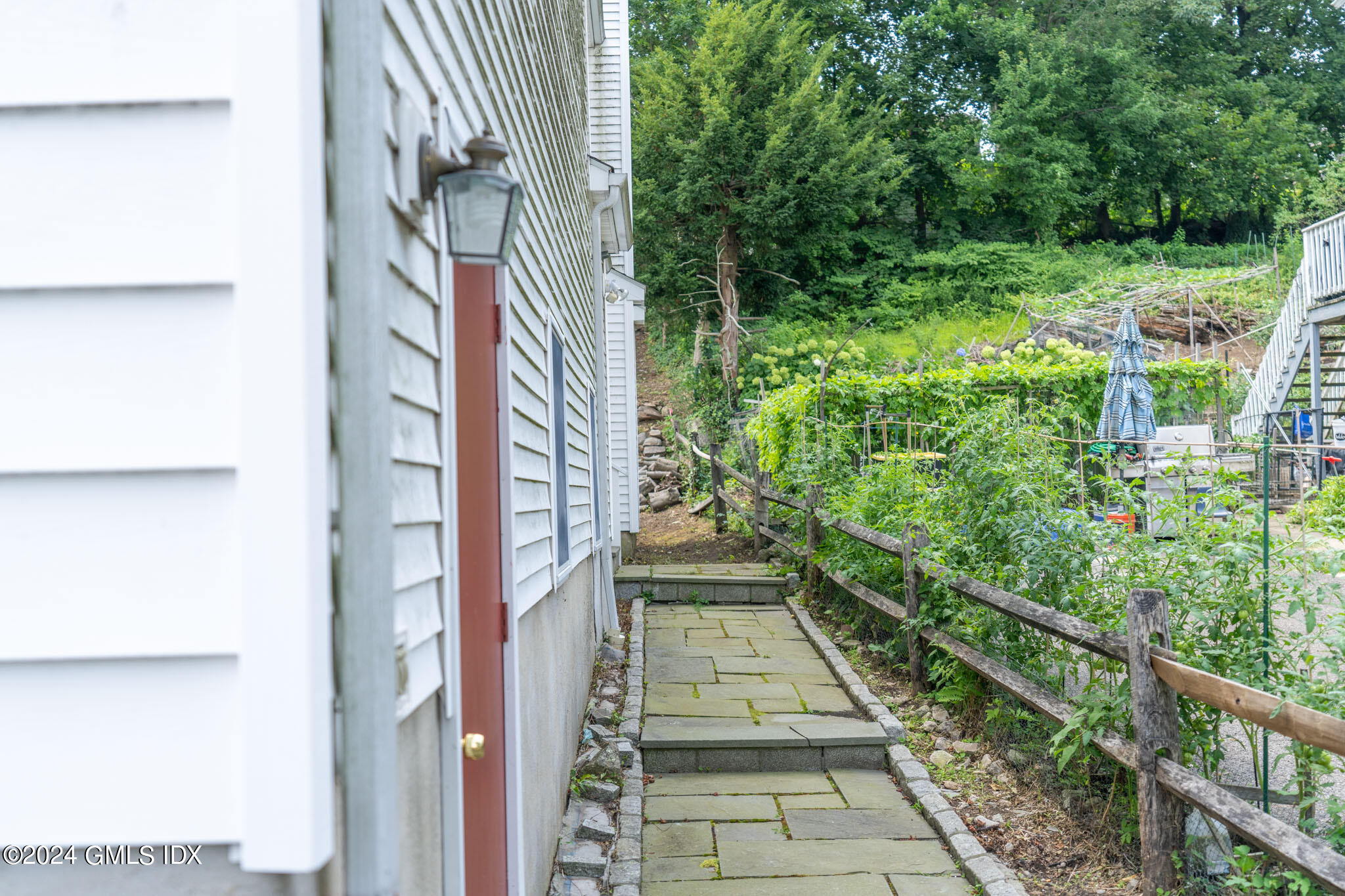 72 Oak Ridge Street, 2