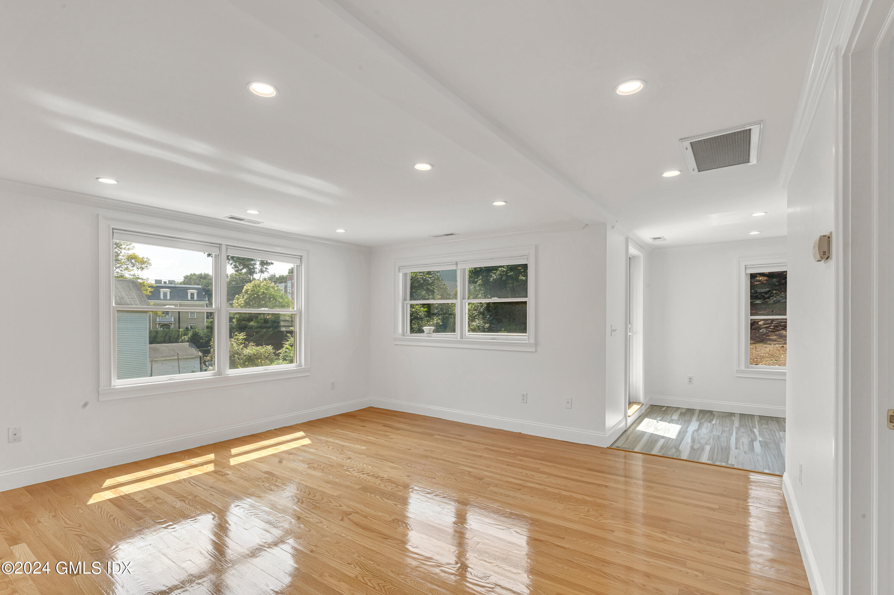 72 Oak Ridge Street, 2