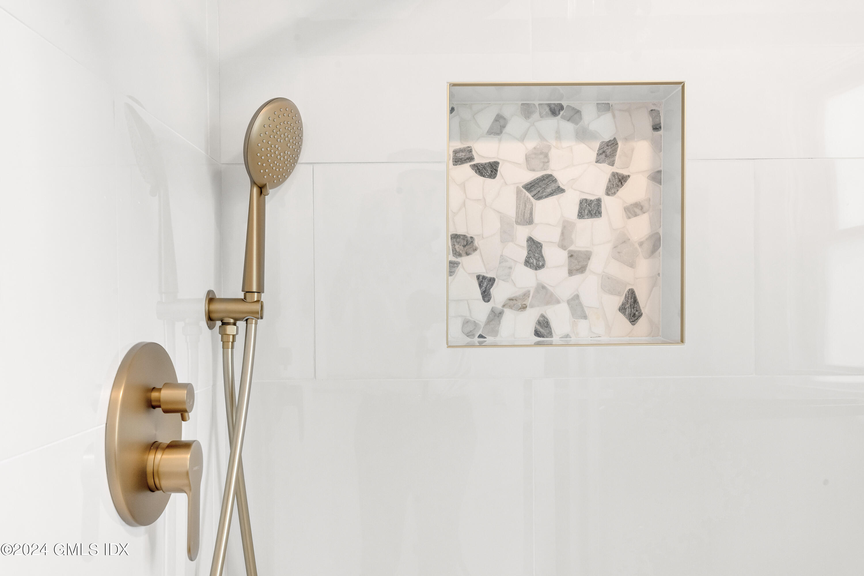 72 Oak Ridge Street, 2