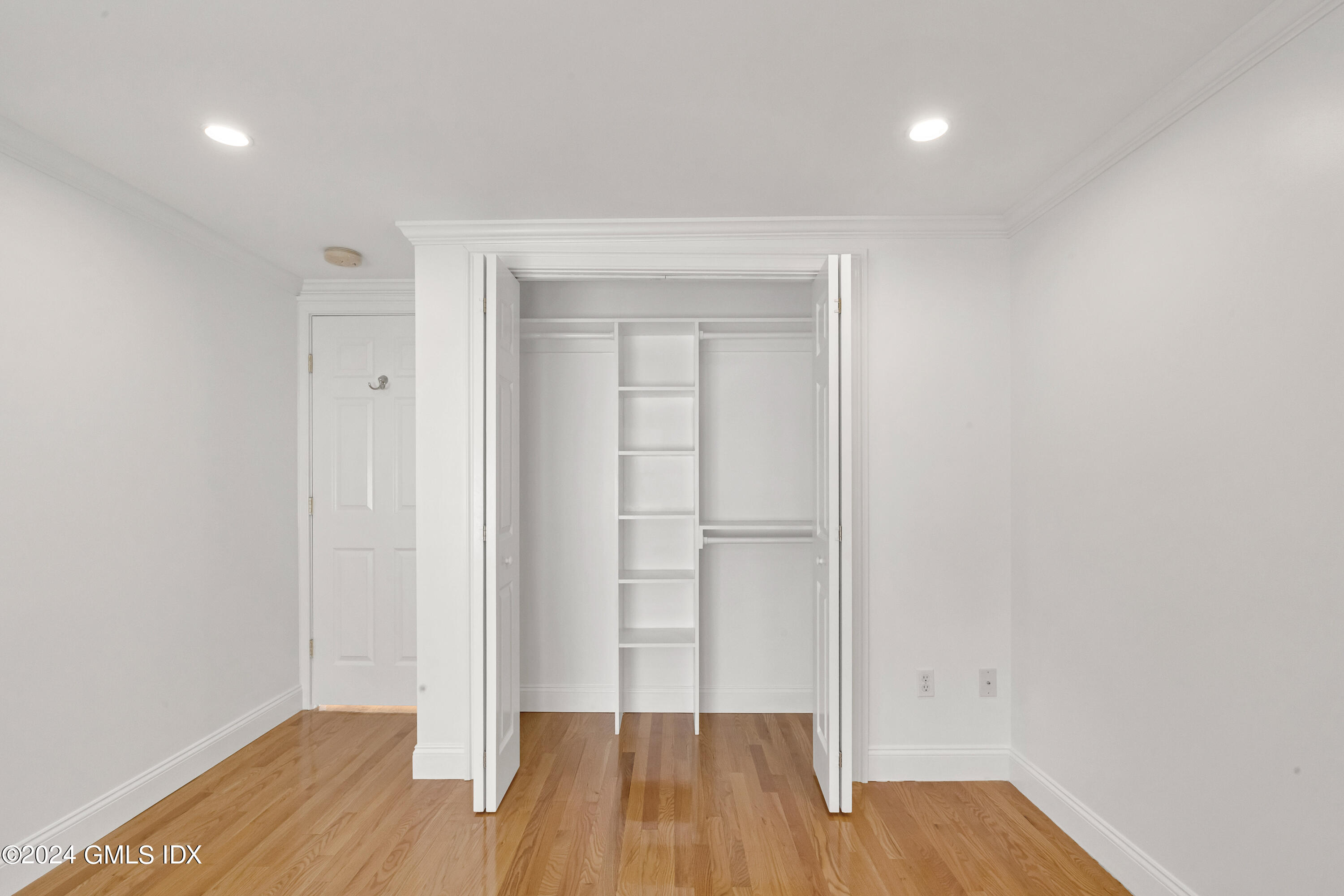 72 Oak Ridge Street, 2