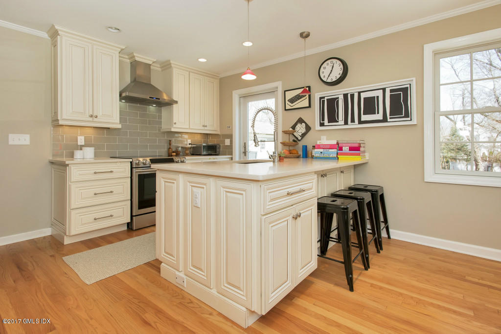 330 SOUND BEACH Avenue