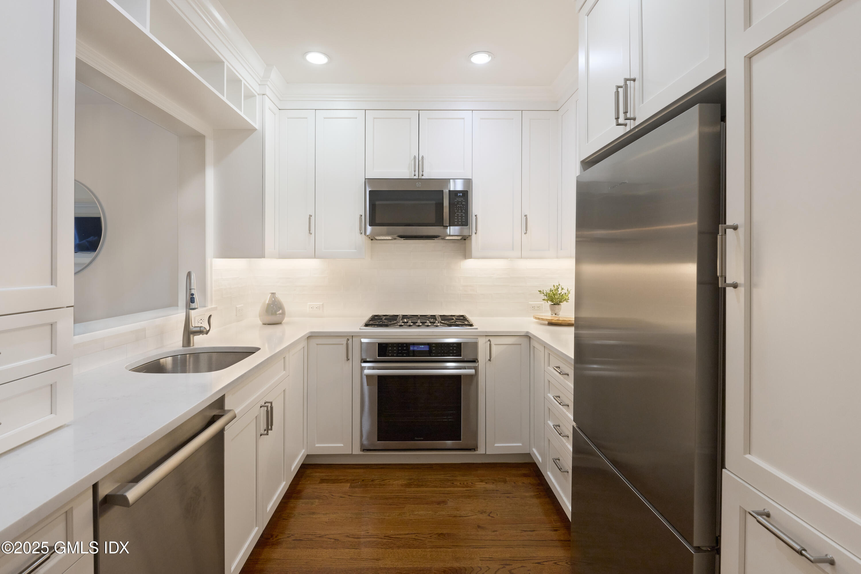 33 Lafayette Court, 2A