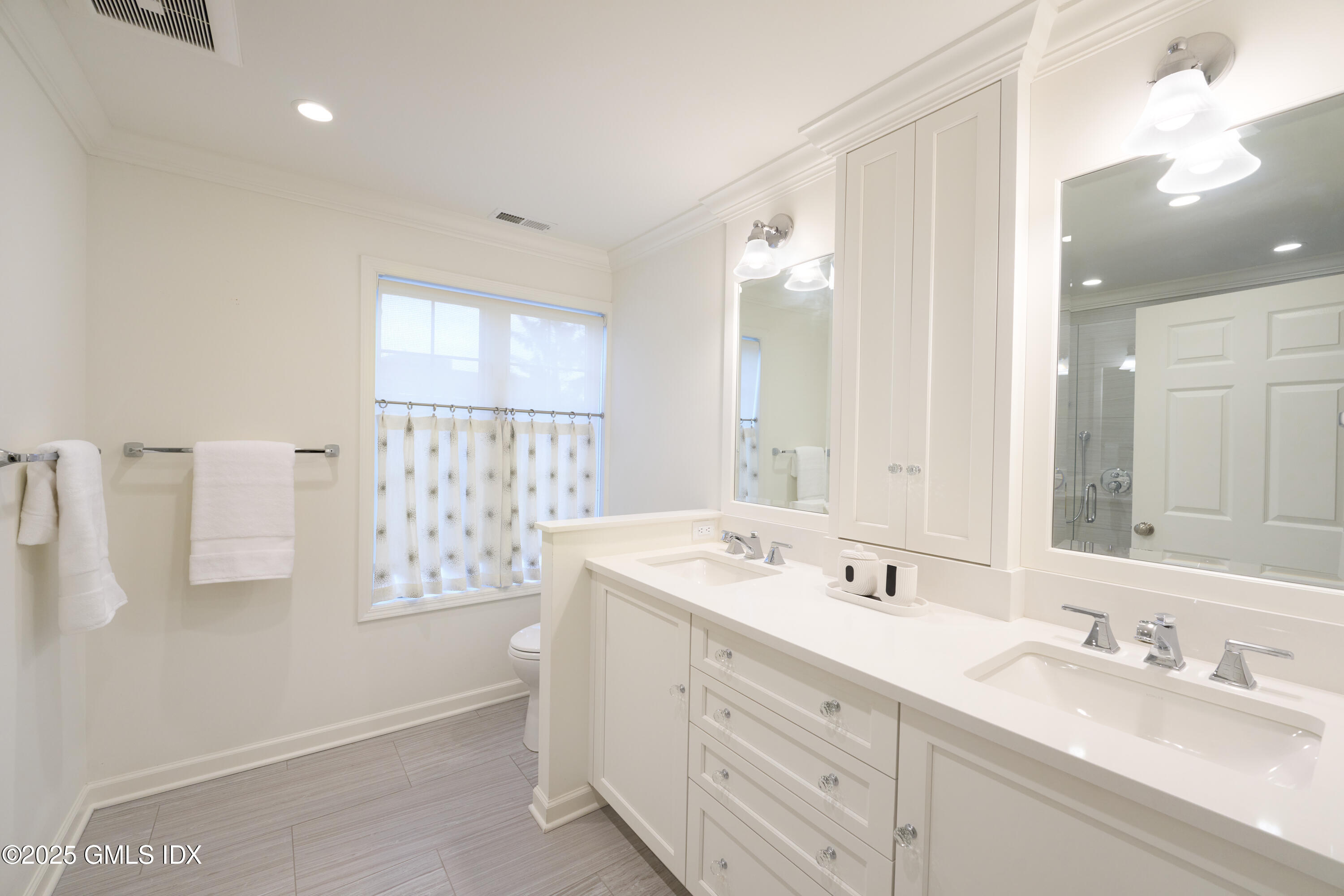 33 Lafayette Court, 2A