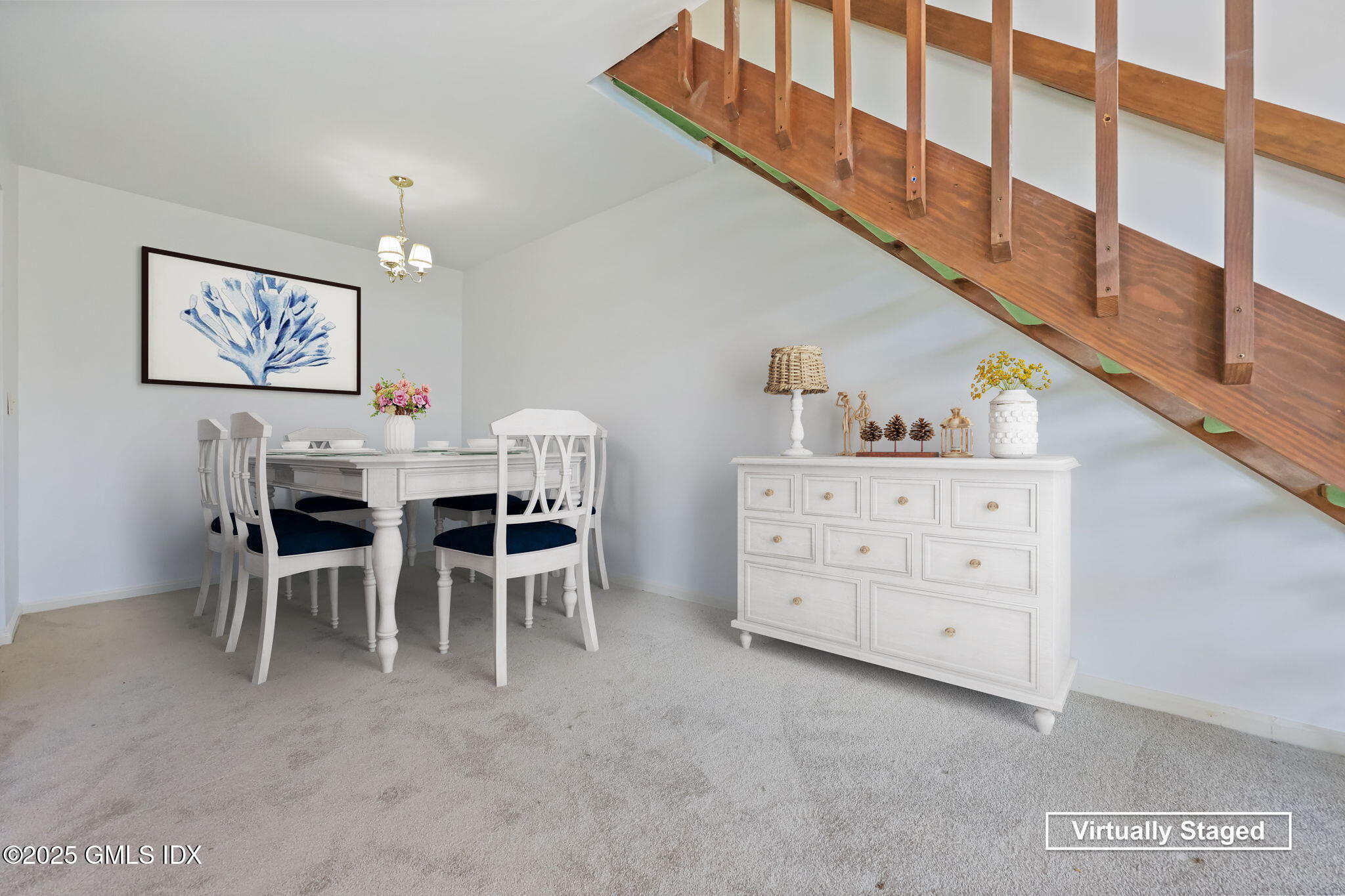 1465 E Putnam Avenue, 220