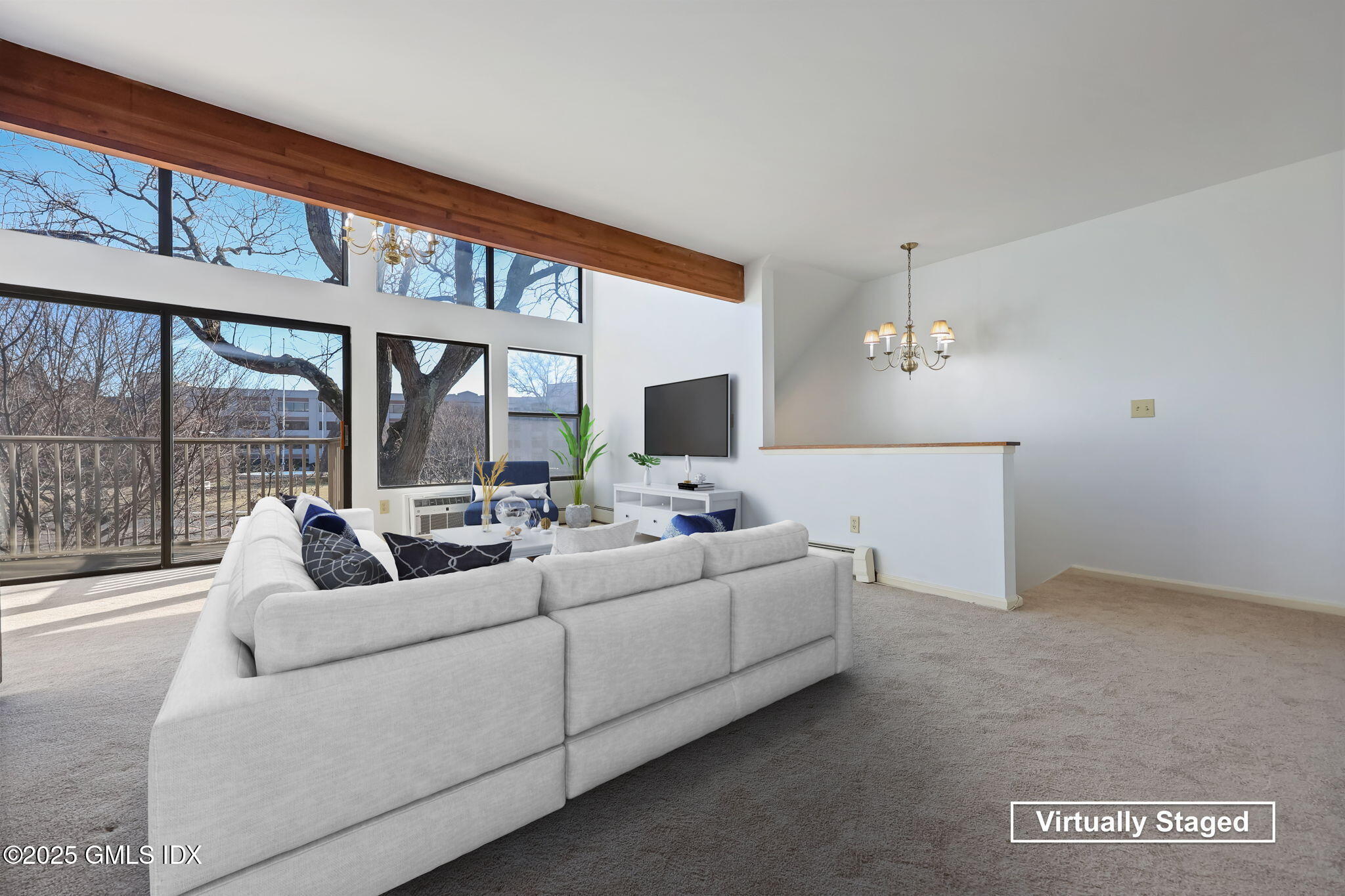 1465 E Putnam Avenue, 220