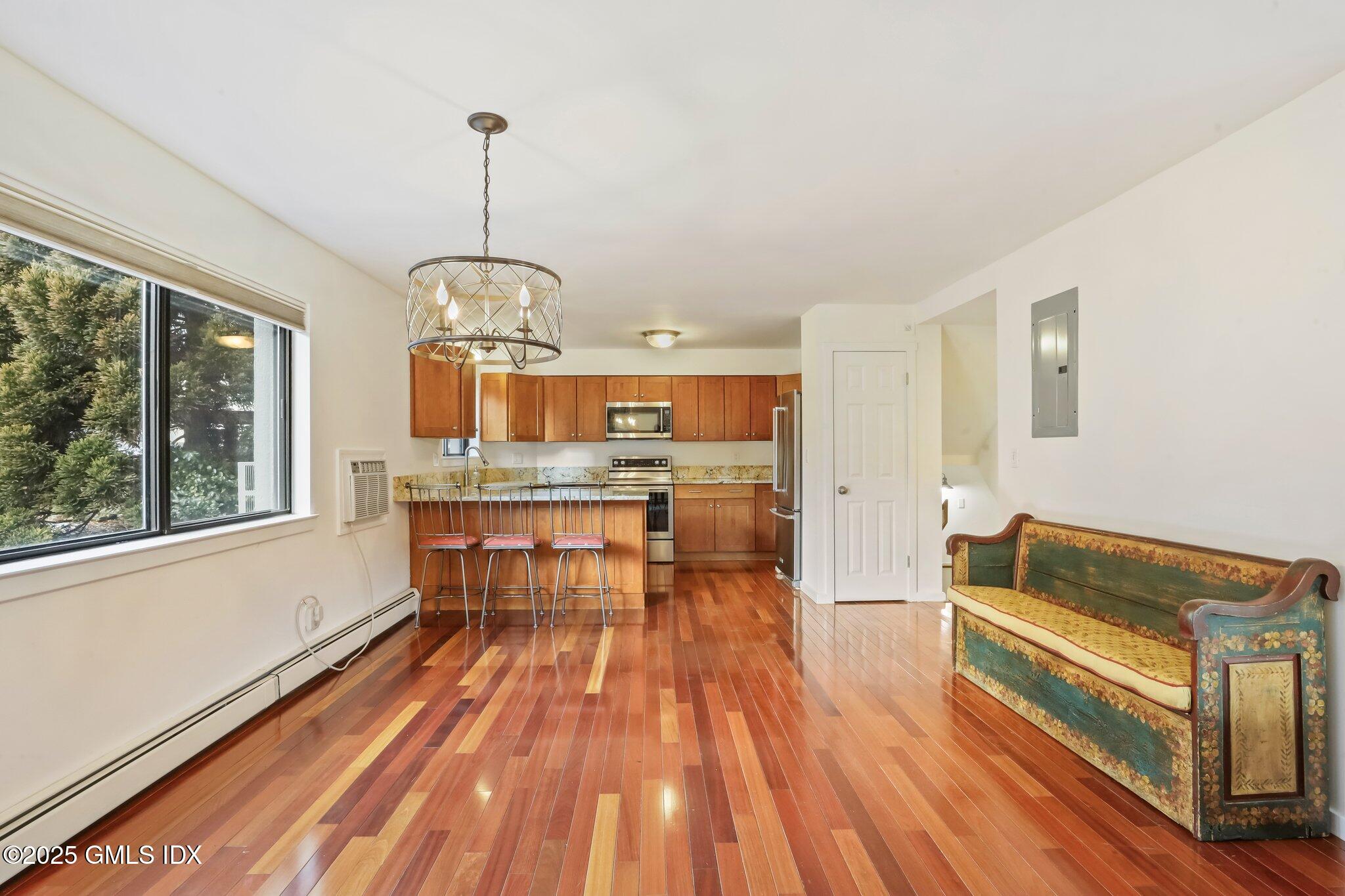 12 Glenville Street, 211