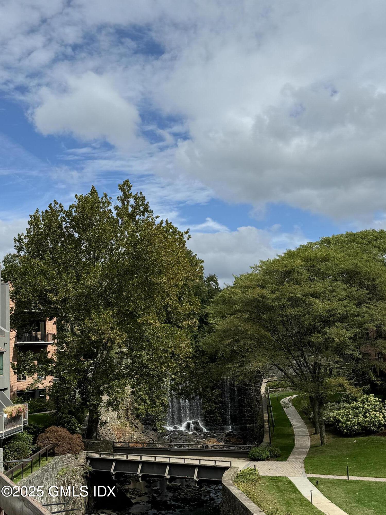 12 Glenville Street, 211