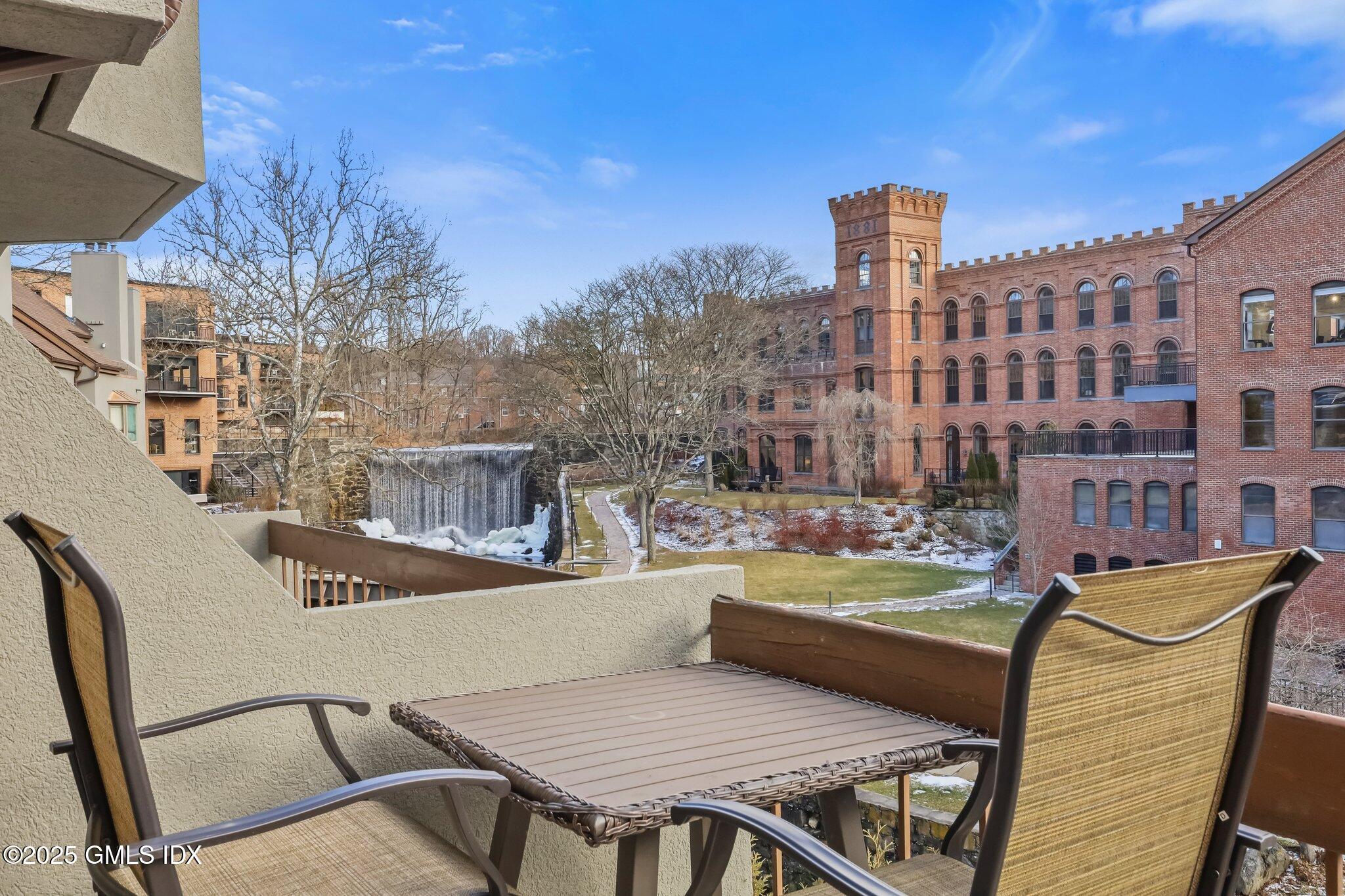 12 Glenville Street, 211