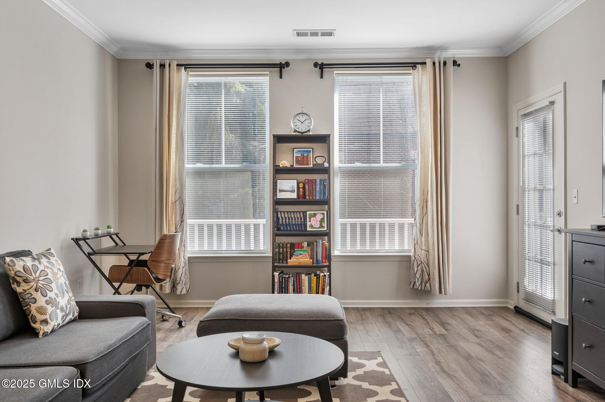 25 Adams Avenue, 114