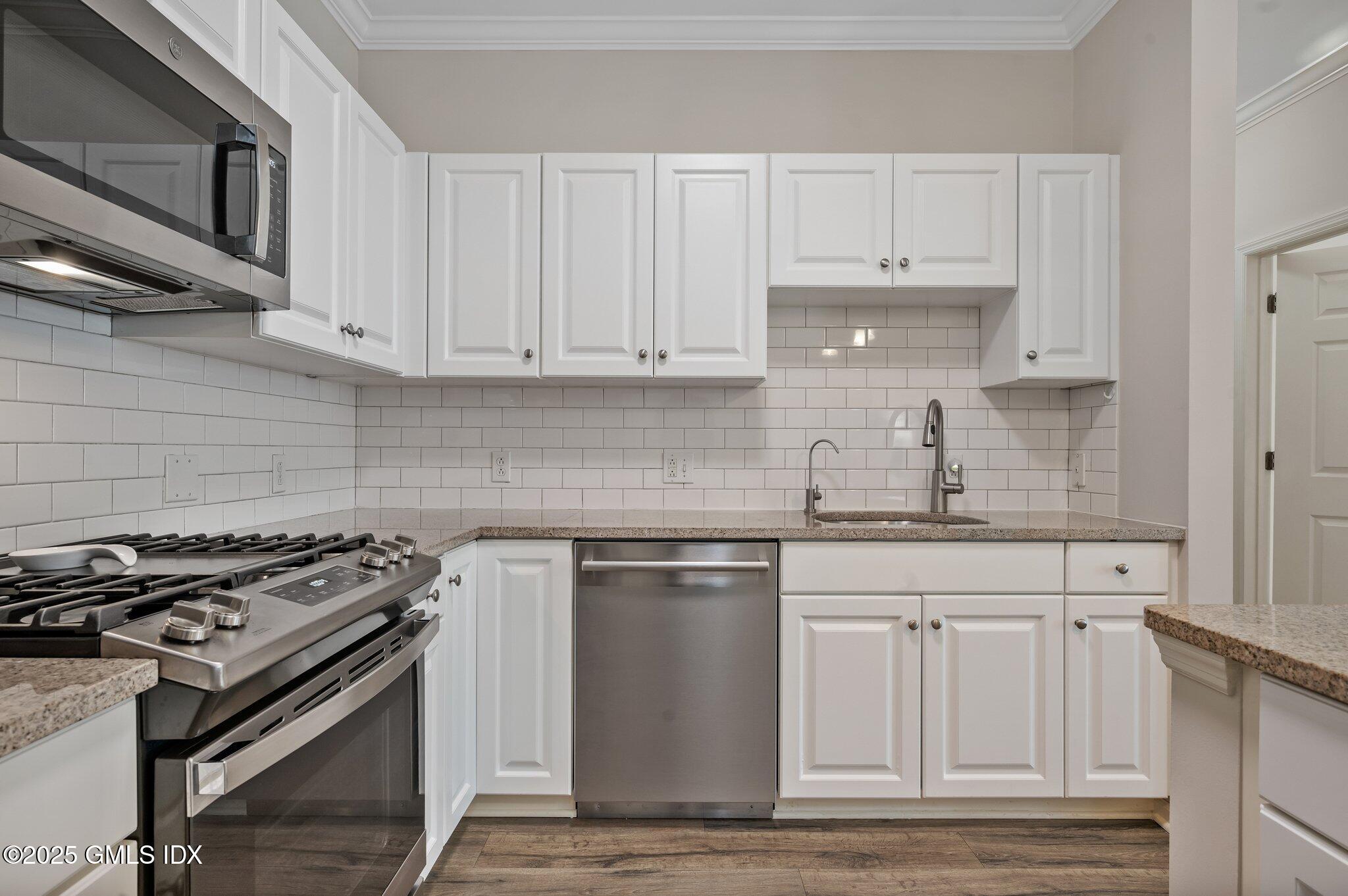 25 Adams Avenue, 114