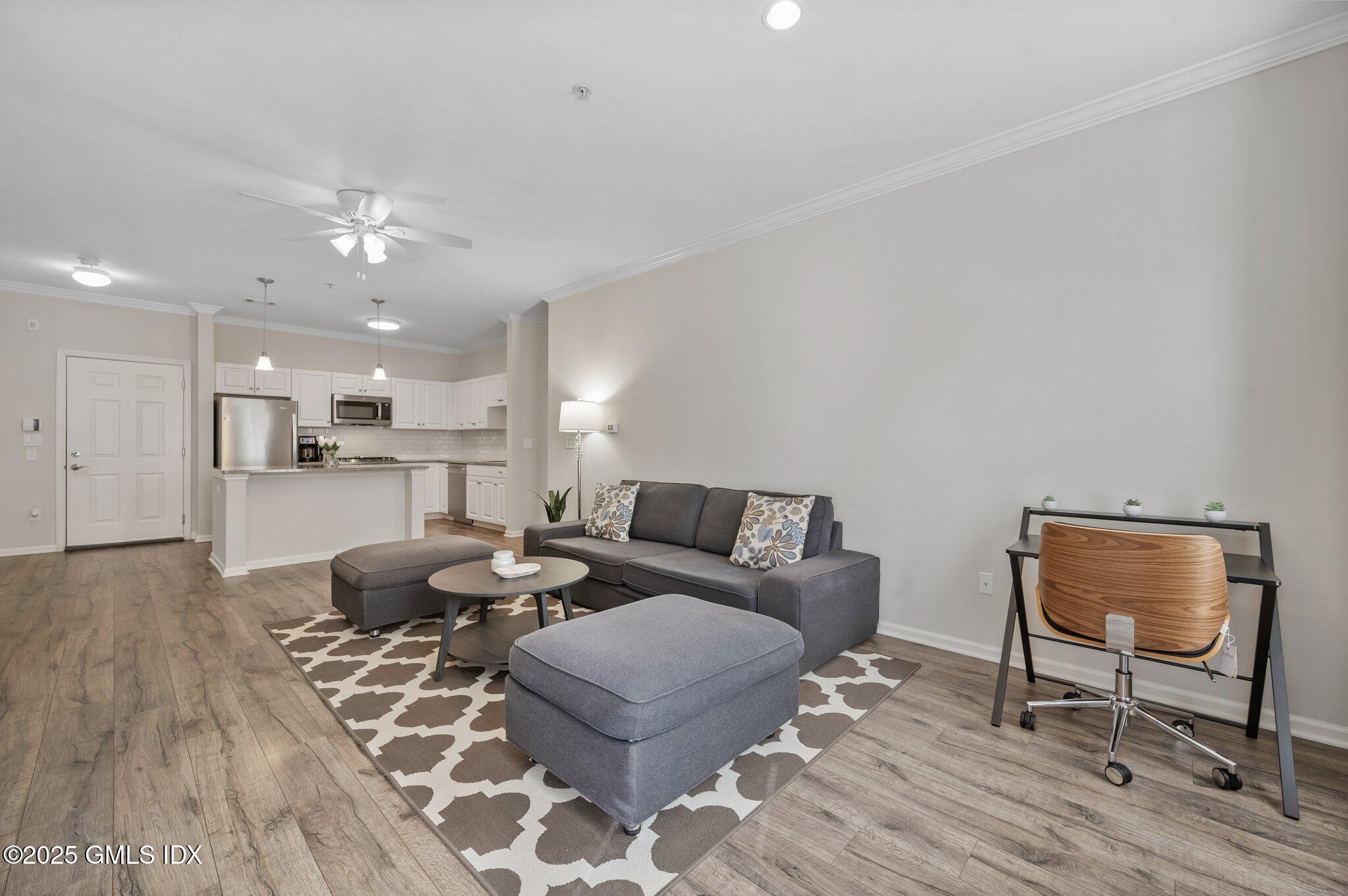 25 Adams Avenue, 114