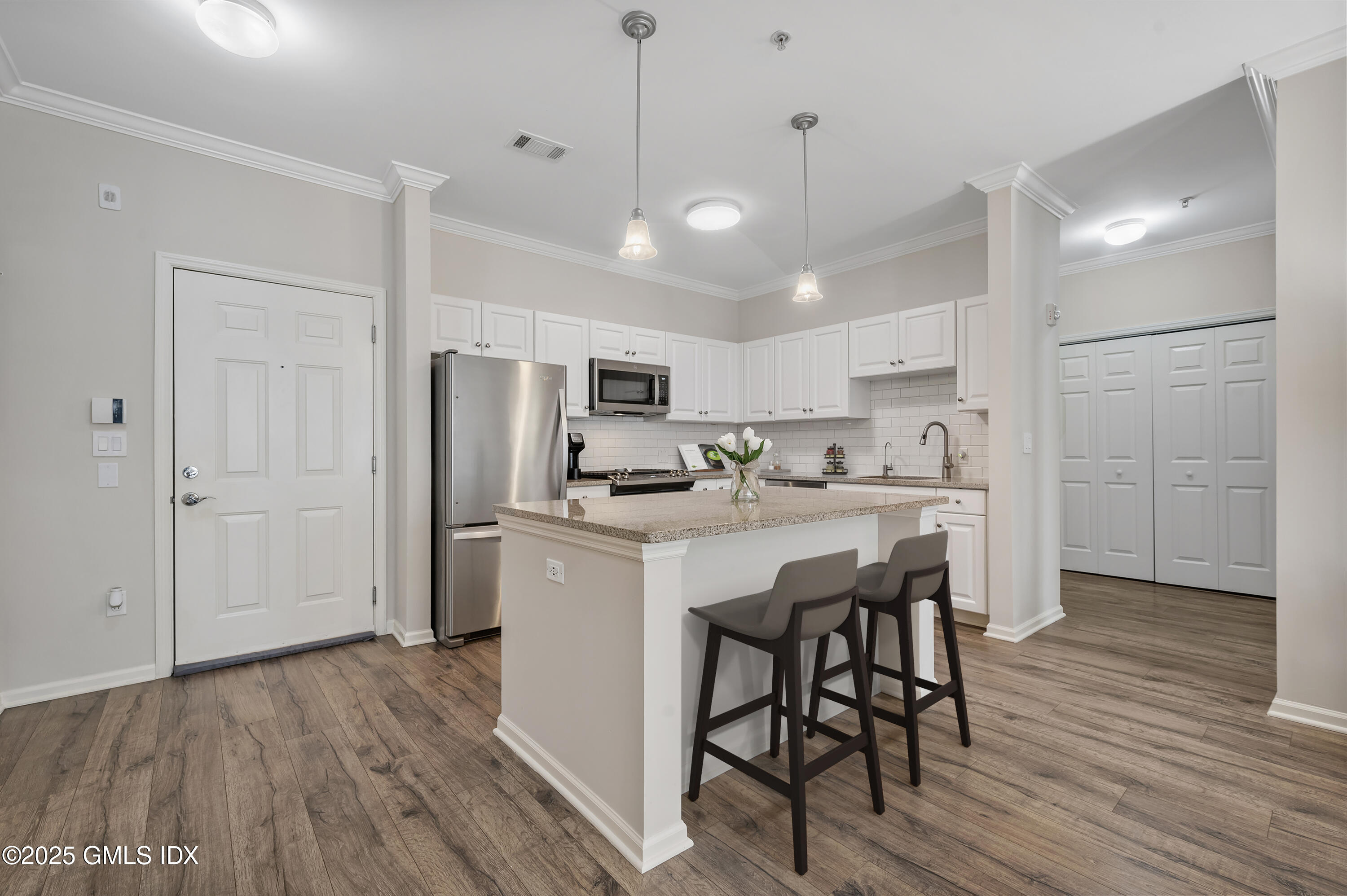 25 Adams Avenue, 114