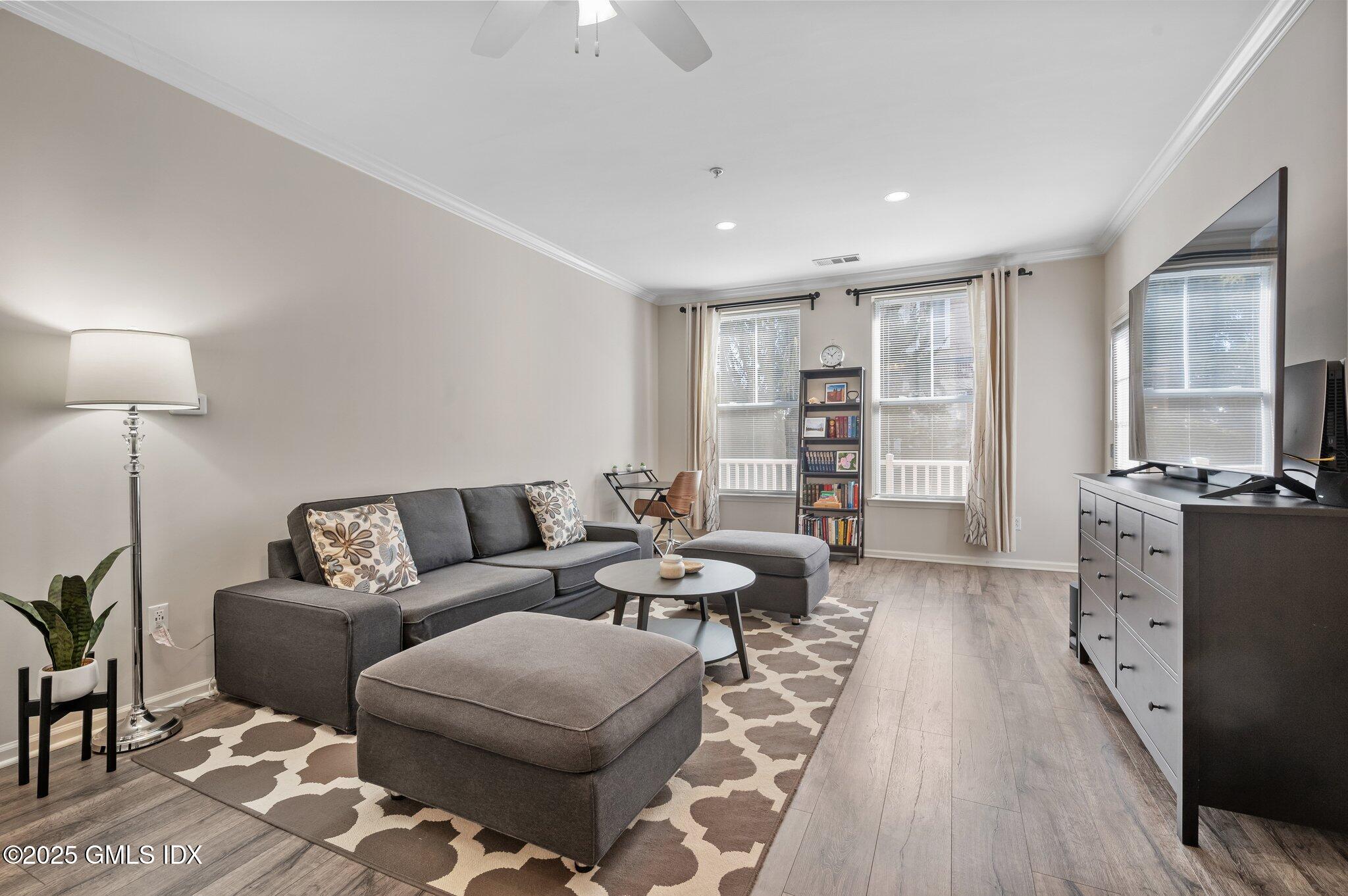 25 Adams Avenue, 114