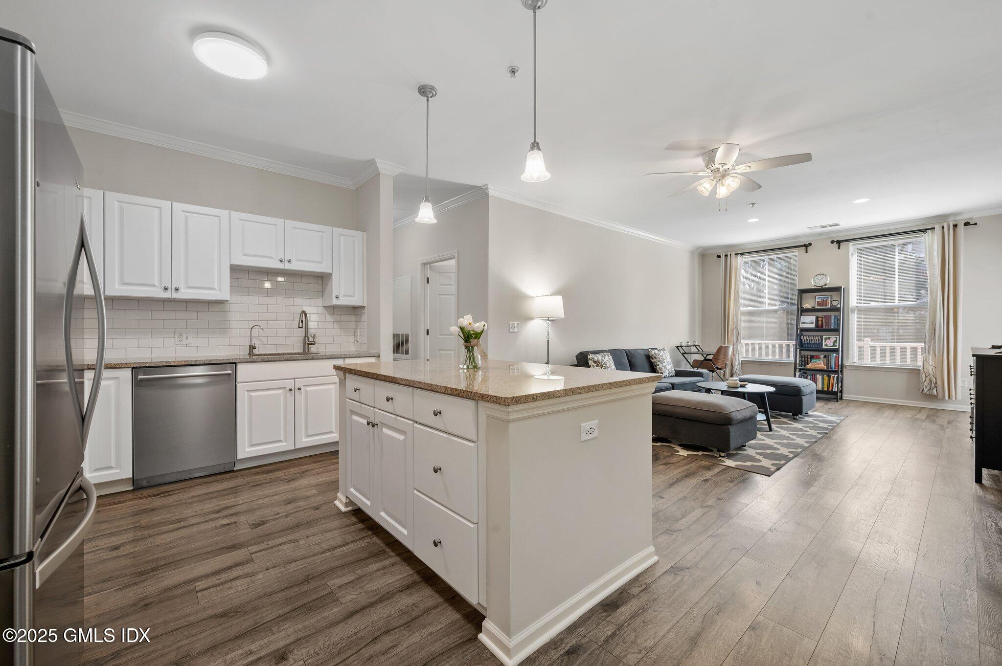 25 Adams Avenue, 114