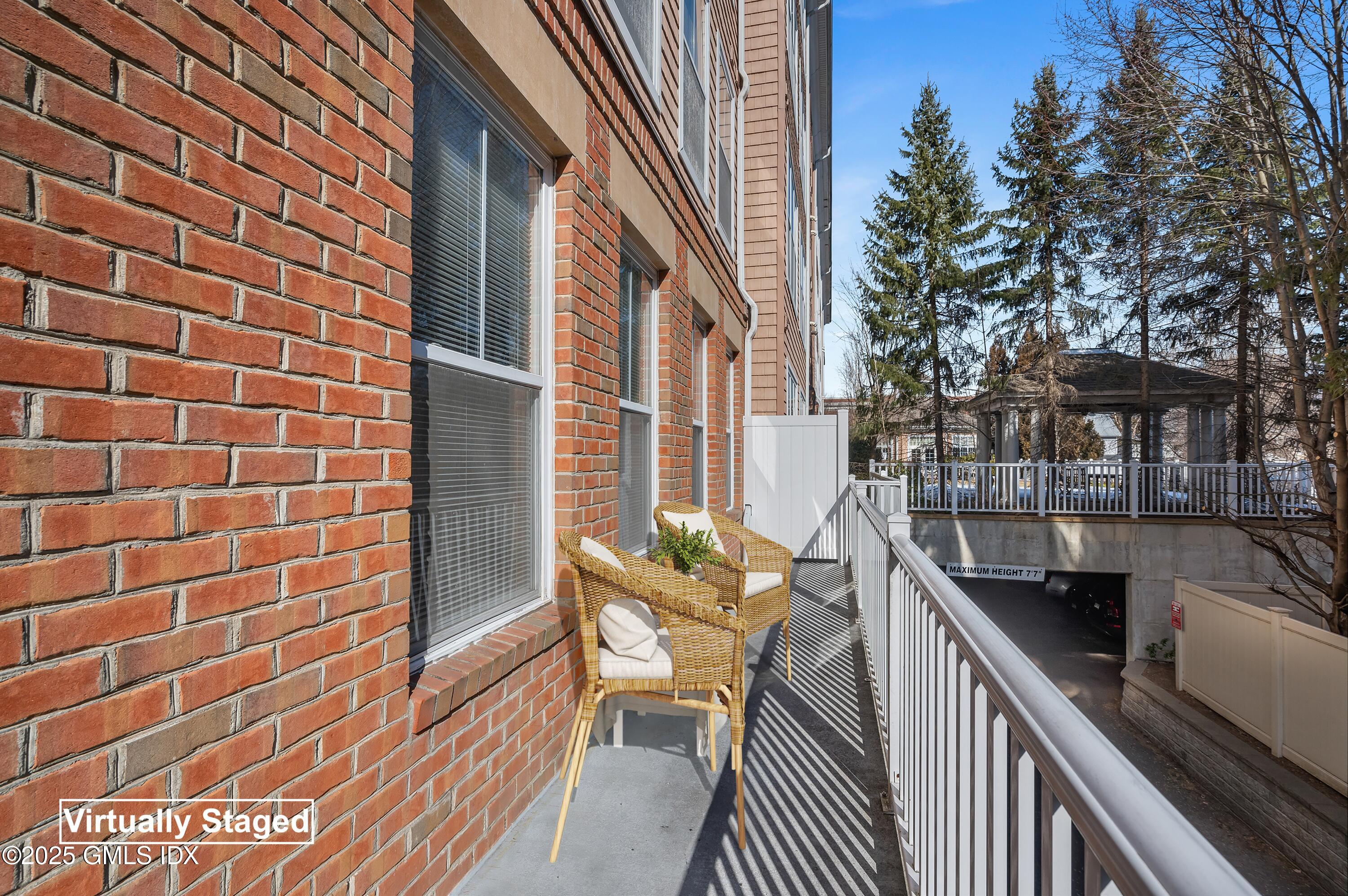 25 Adams Avenue, 114