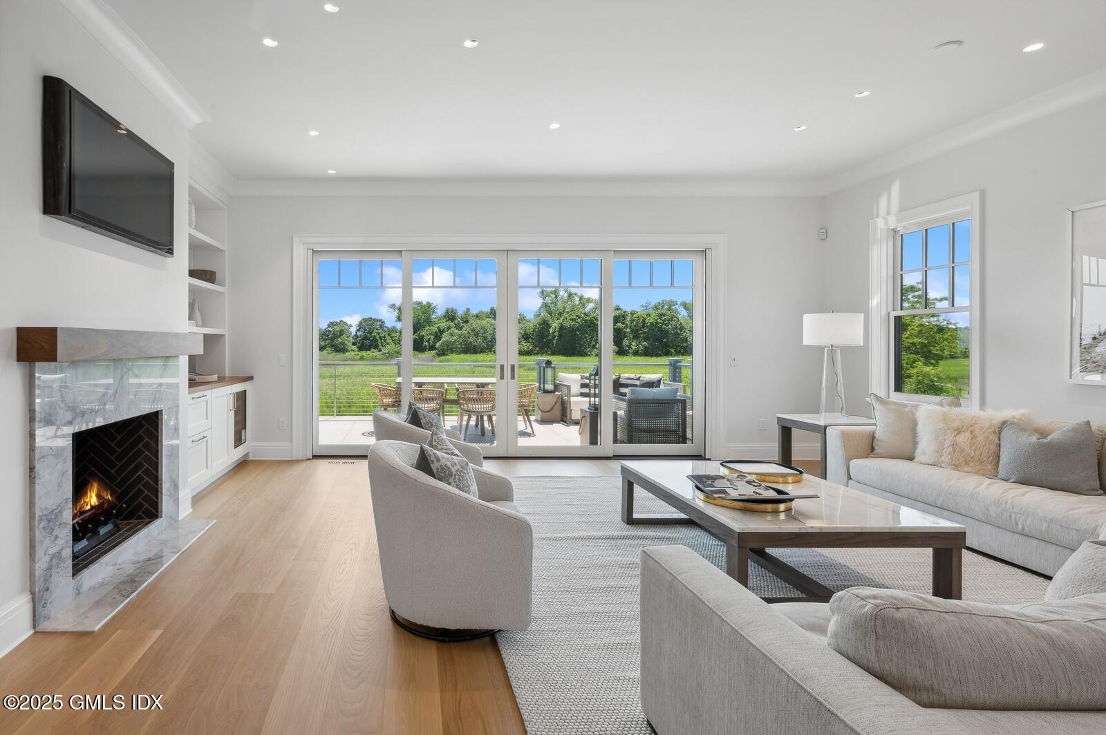 405 Whitfield Street, 1A