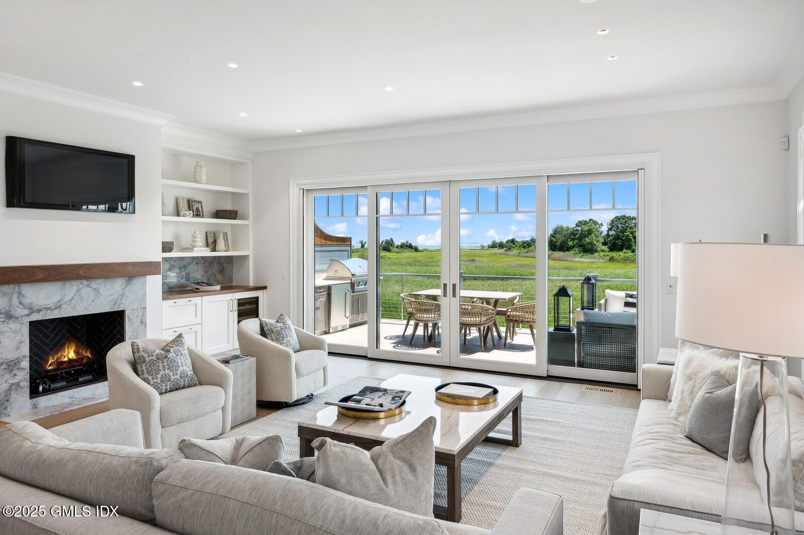 405 Whitfield Street, 1A