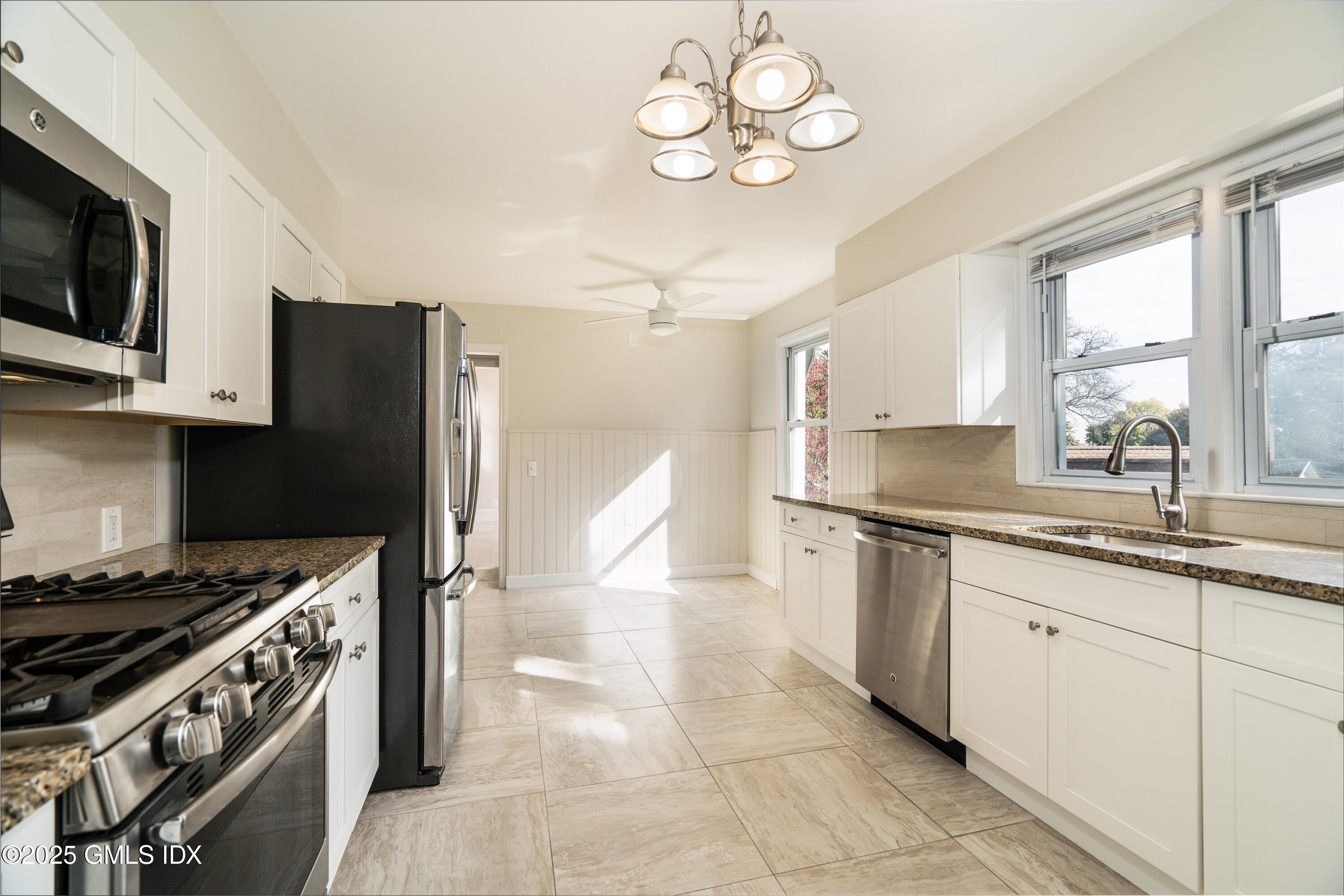 14 Byram Shore Road, 2