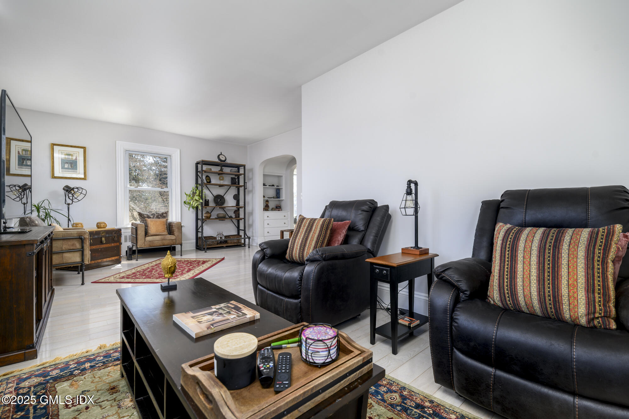 14 Byram Shore Road, 2