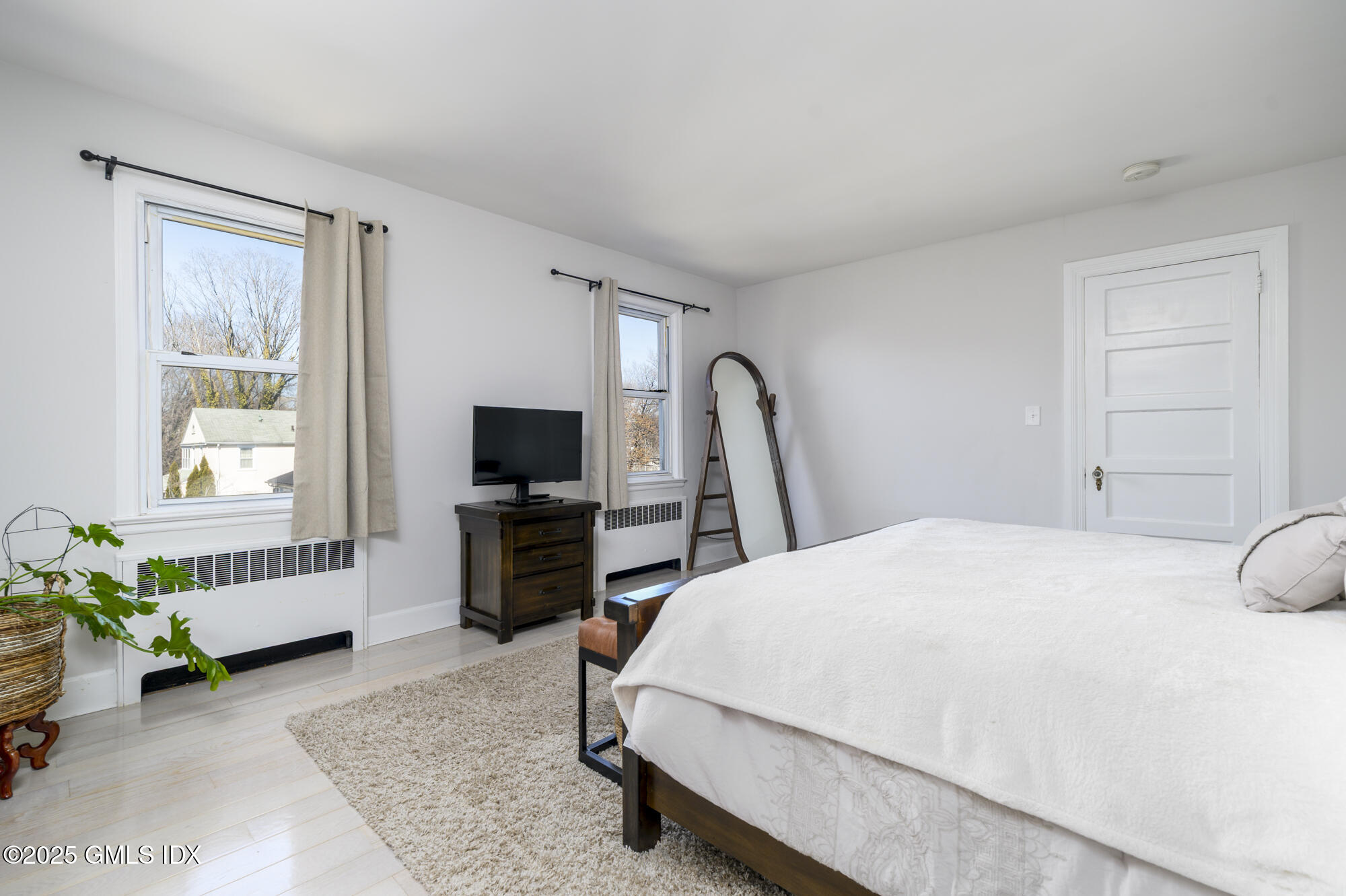 14 Byram Shore Road, 2