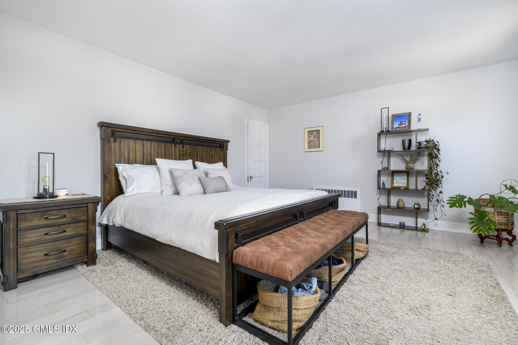 14 Byram Shore Road, 2