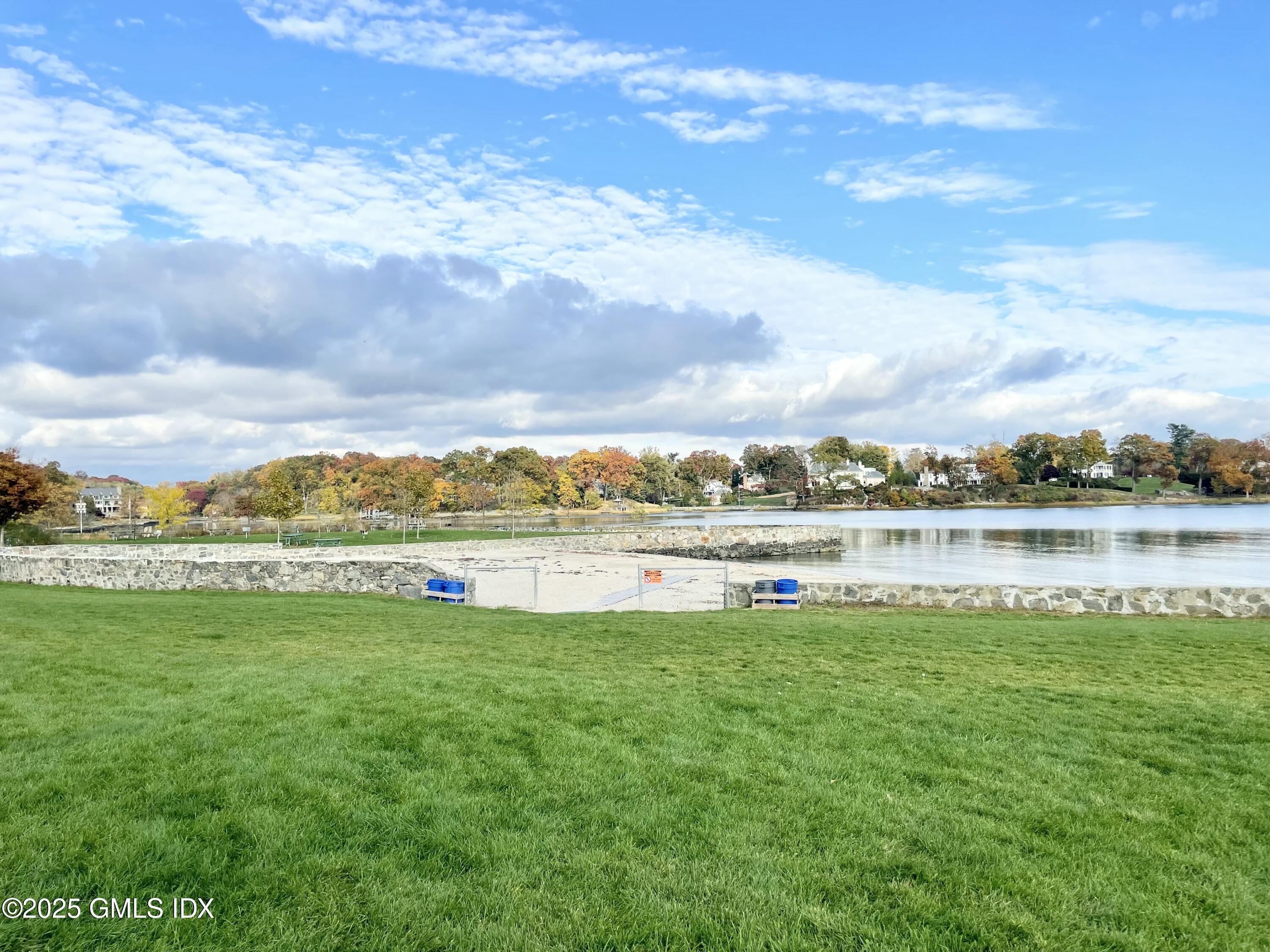 14 Byram Shore Road, 2