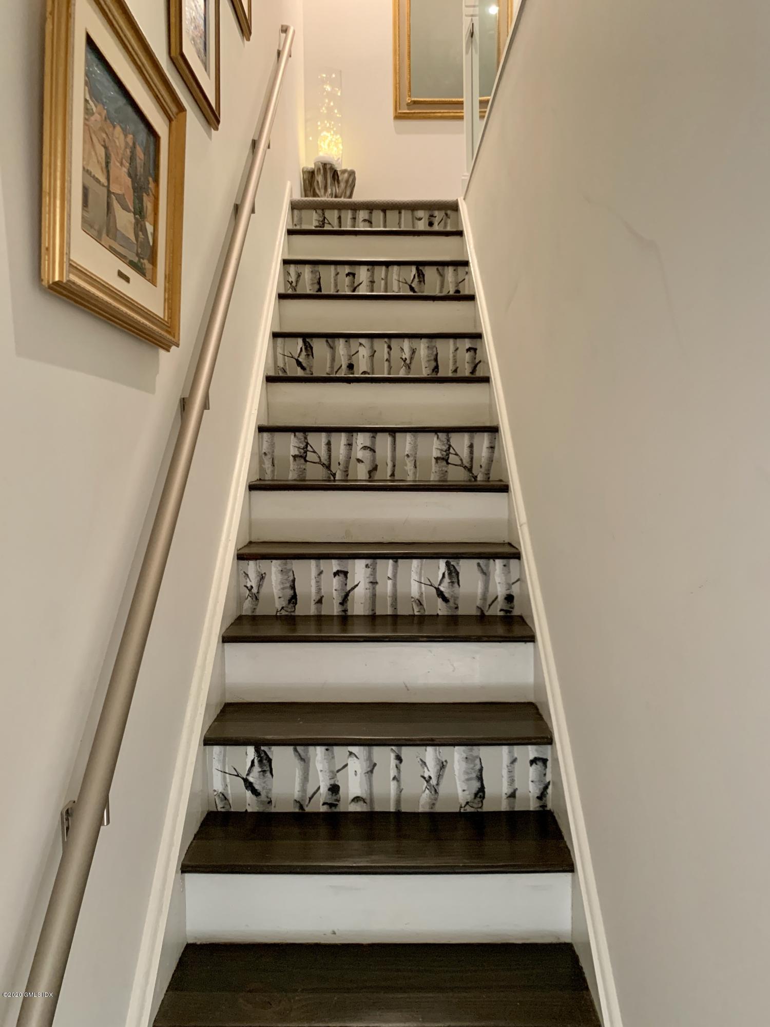 1465 E Putnam Avenue, 414