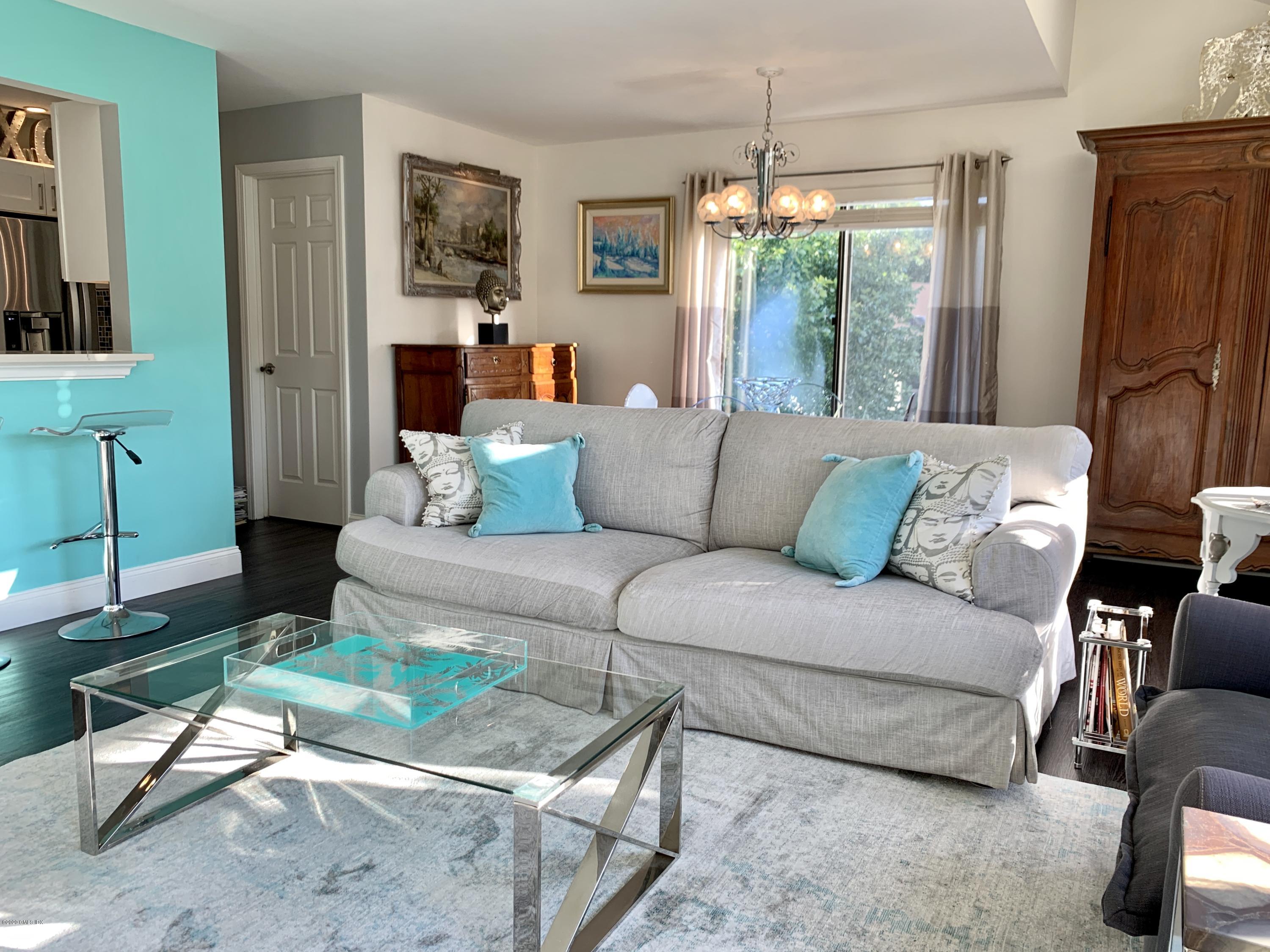 1465 E Putnam Avenue, 414