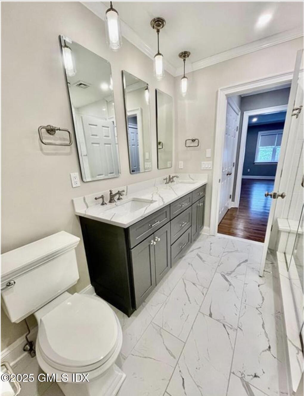 51 Forest Avenue, 44