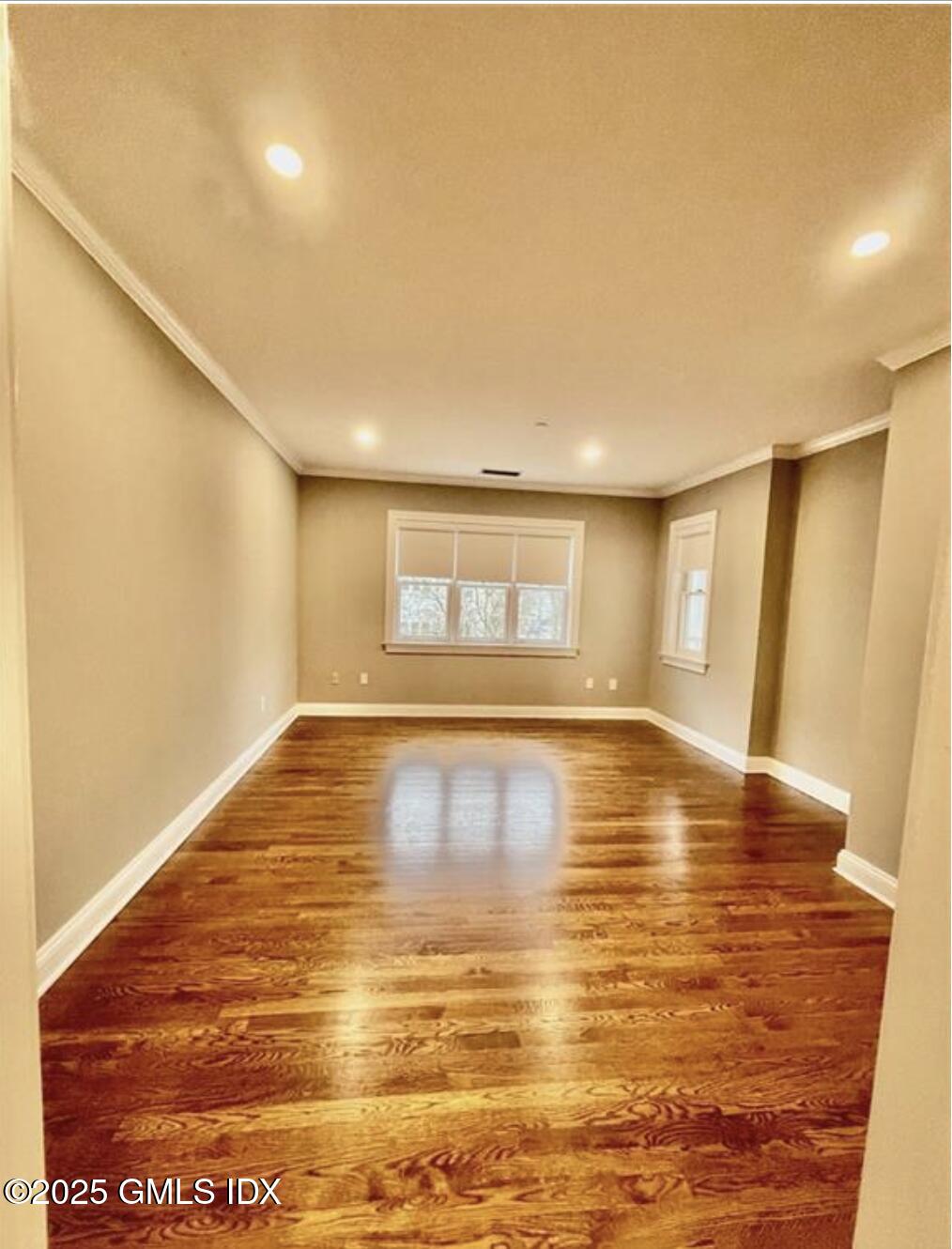 51 Forest Avenue, 44