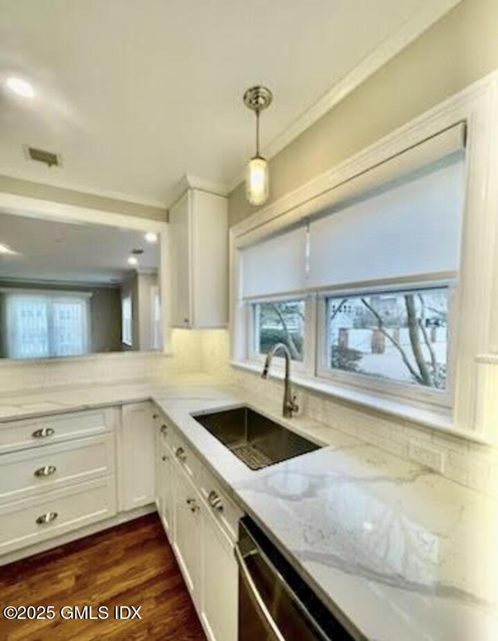 51 Forest Avenue, 44