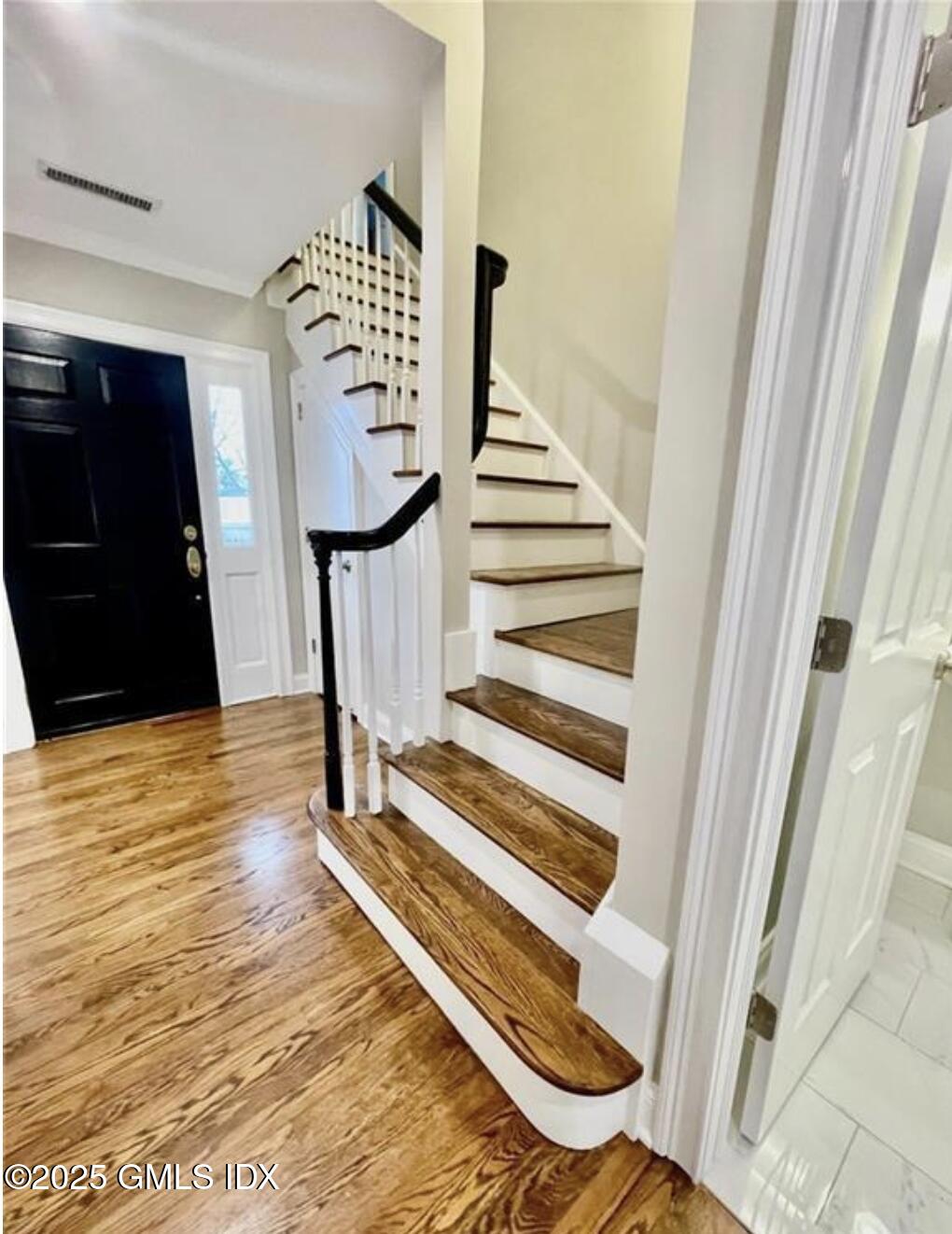 51 Forest Avenue, 44