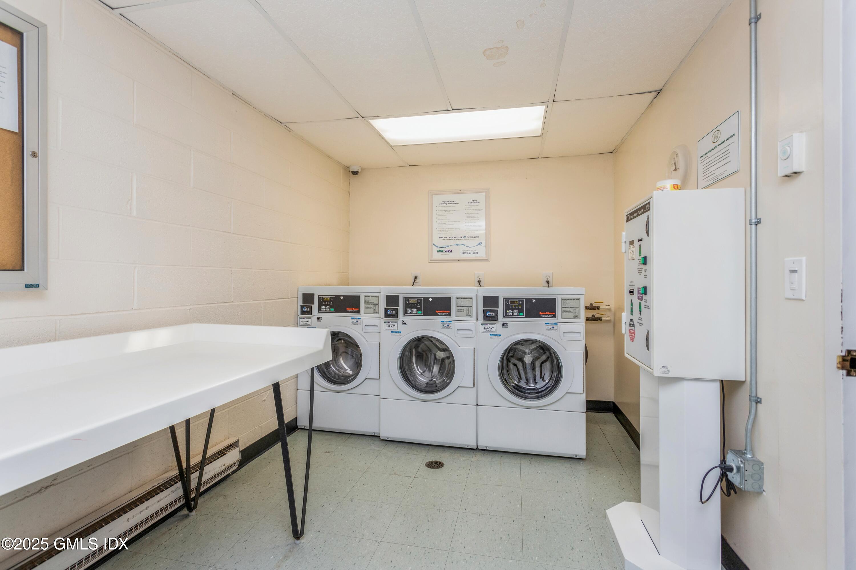 1525 E Putnam Avenue, 303