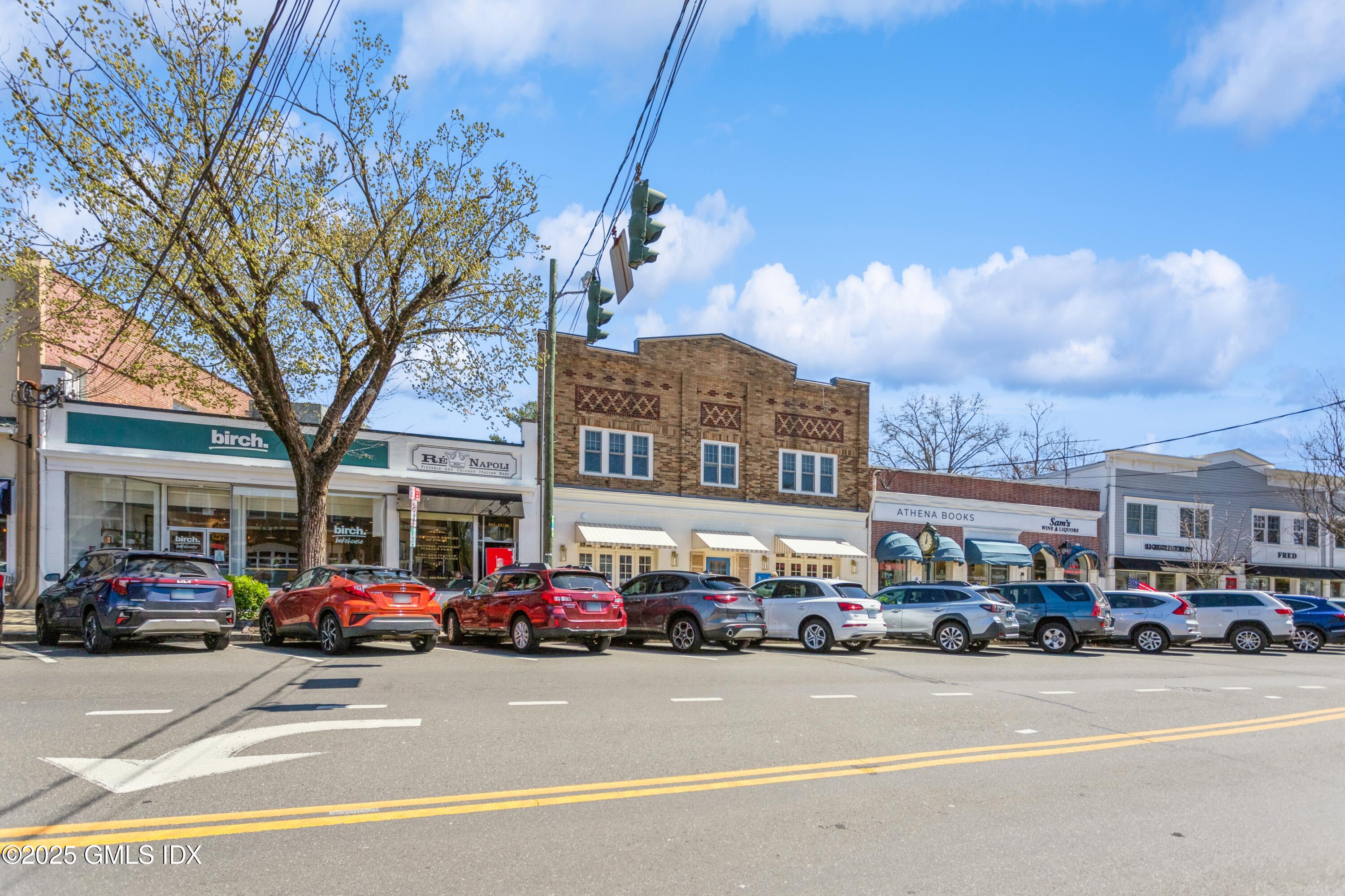 1525 E Putnam Avenue, 303