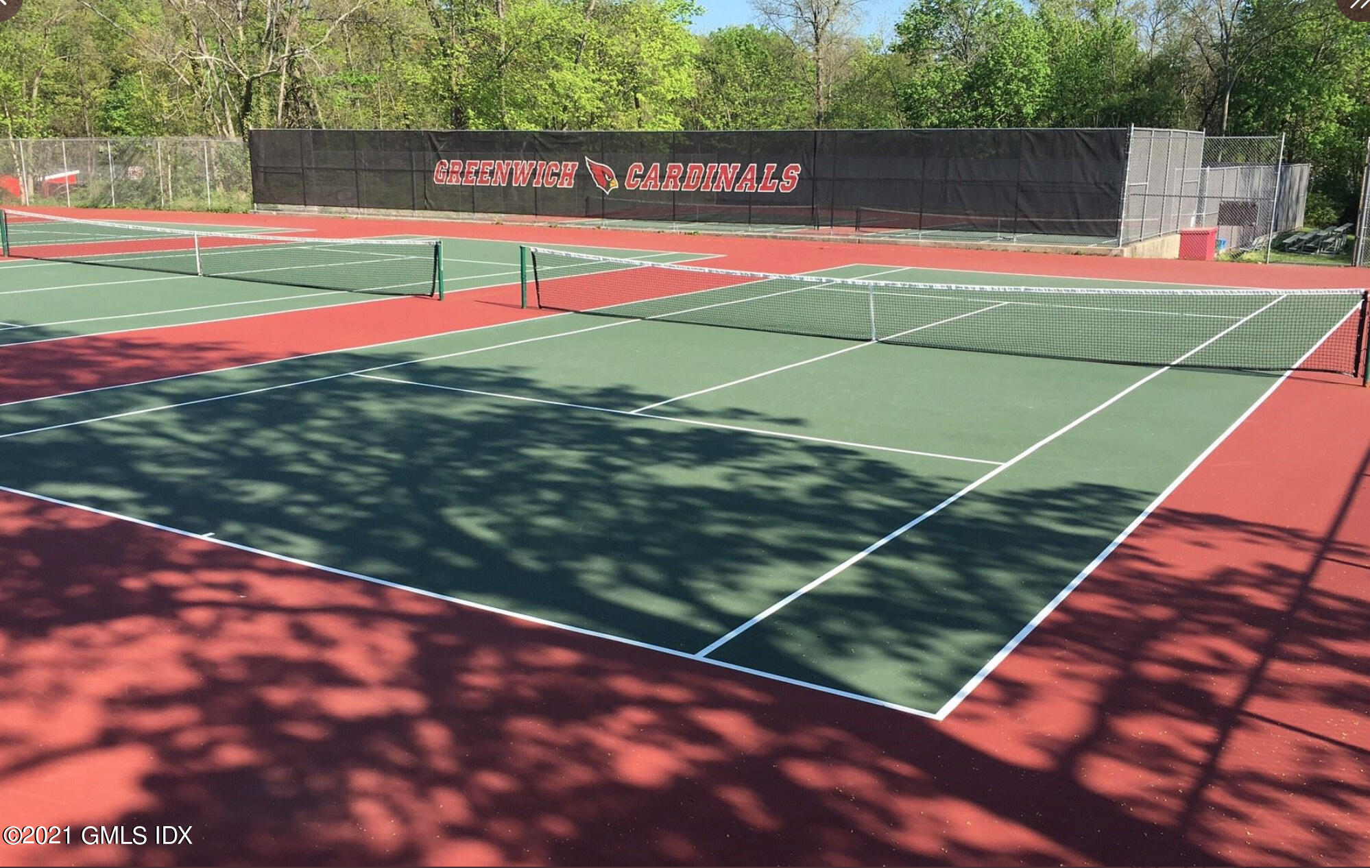 1525 E Putnam Avenue, 303