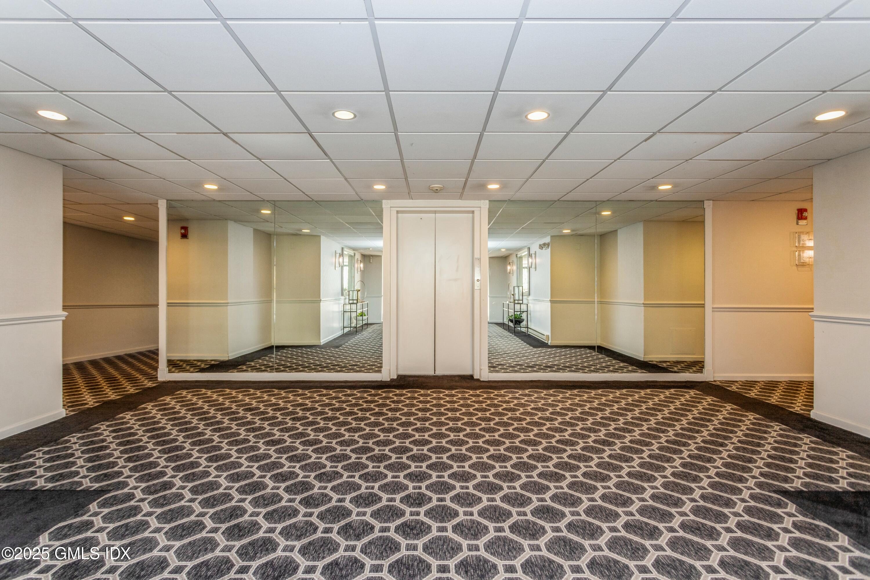 1525 E Putnam Avenue, 303