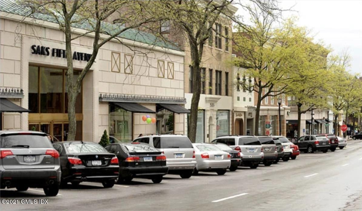 1525 E Putnam Avenue, 303