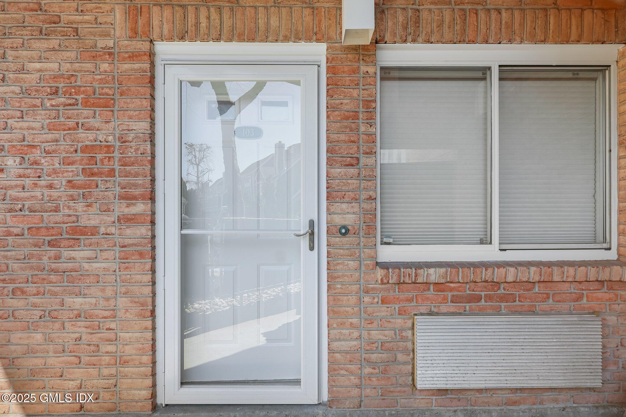 98 Southfield Avenue, 103