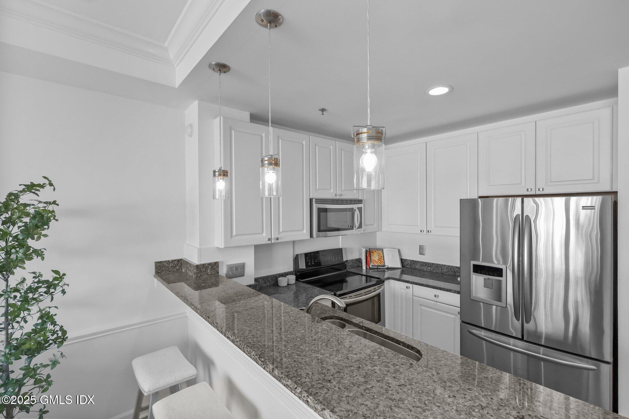 98 Southfield Avenue, 103