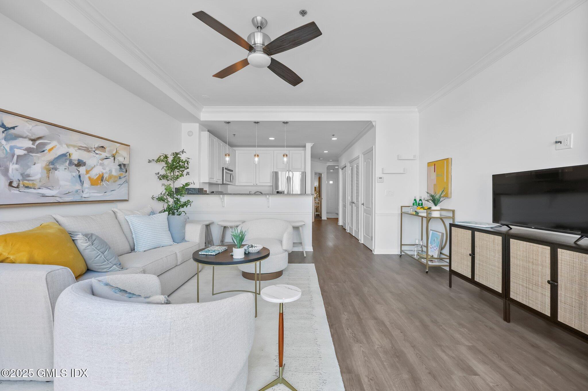 98 Southfield Avenue, 103