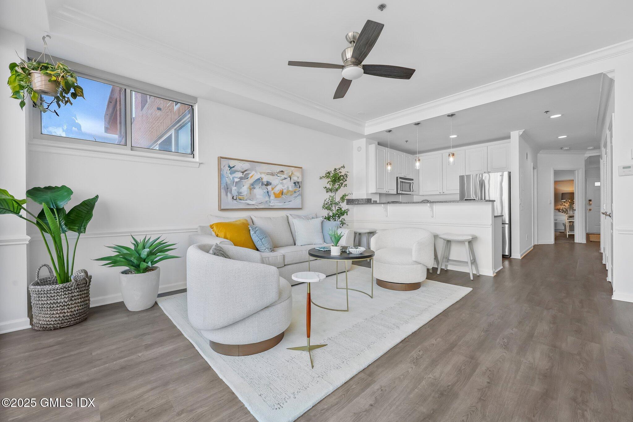 98 Southfield Avenue, 103