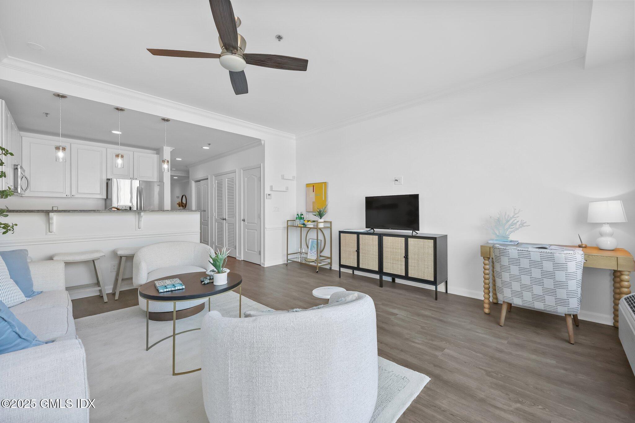 98 Southfield Avenue, 103